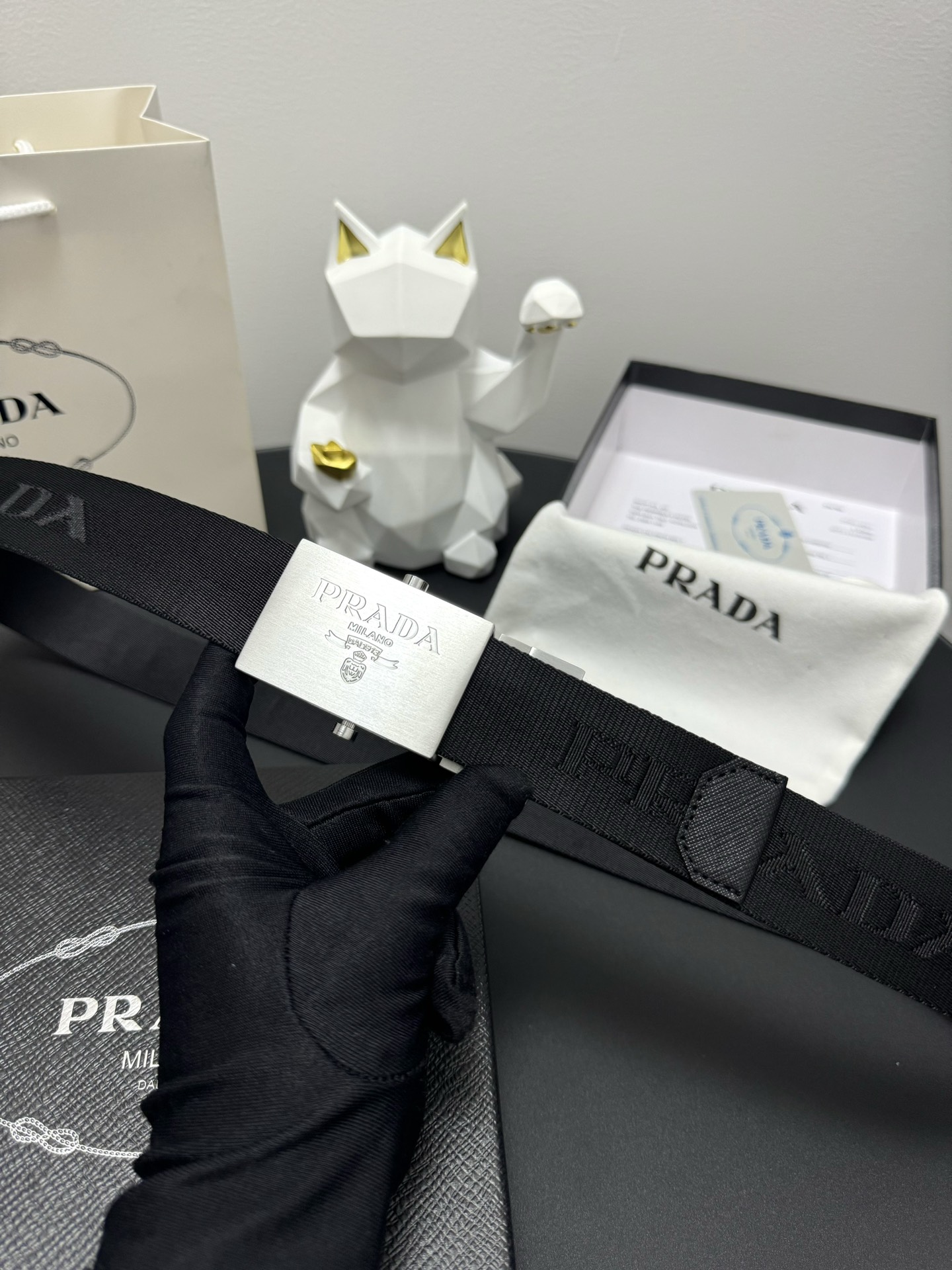 PRADA Protégé Plada: Low-Key Luxury in Fine Handicrafts - 图片 9