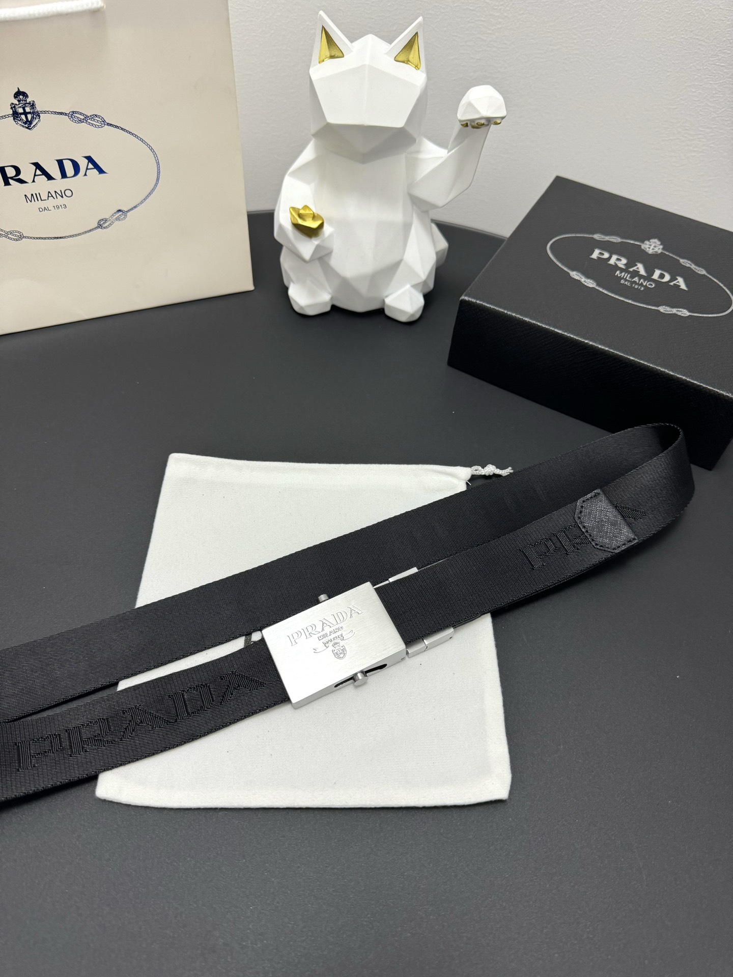 PRADA Protégé Plada: Low-Key Luxury in Fine Handicrafts - 图片 7