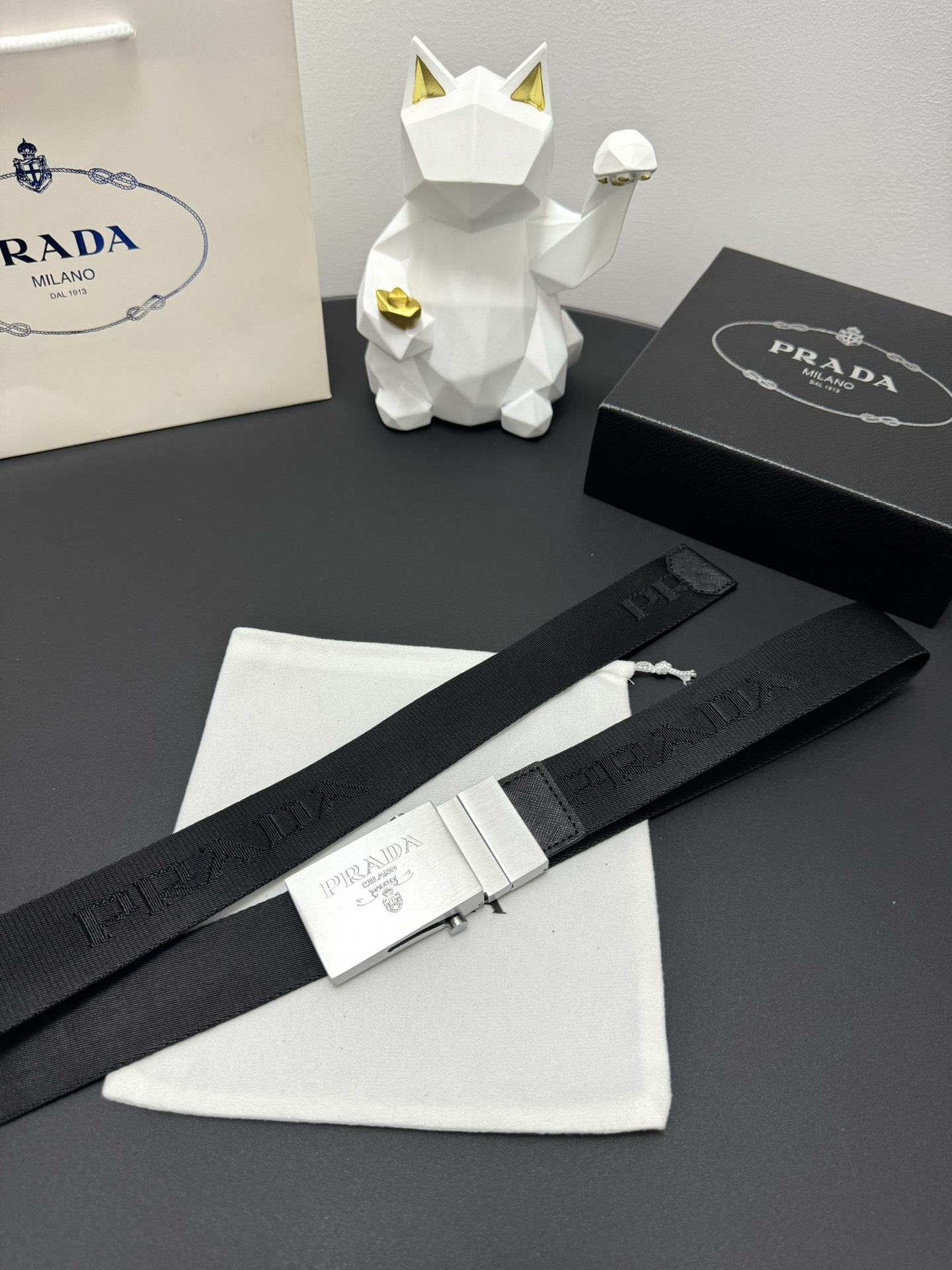 PRADA Protégé Plada: Low-Key Luxury in Fine Handicrafts - 图片 5