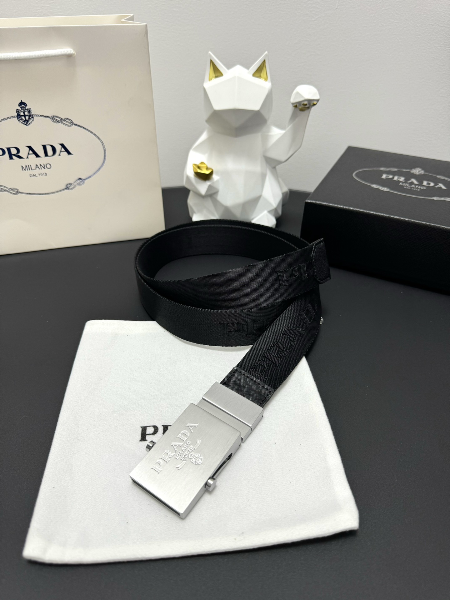 PRADA Protégé Plada: Low-Key Luxury in Fine Handicrafts - 图片 4