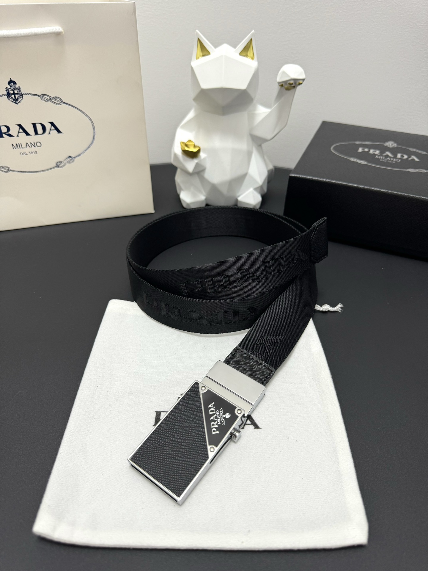 Luxurious Prada 3.5 cm Cattle Skin Belt: Exquisite Craftsmanship and Low-key Elegance - 图片 9