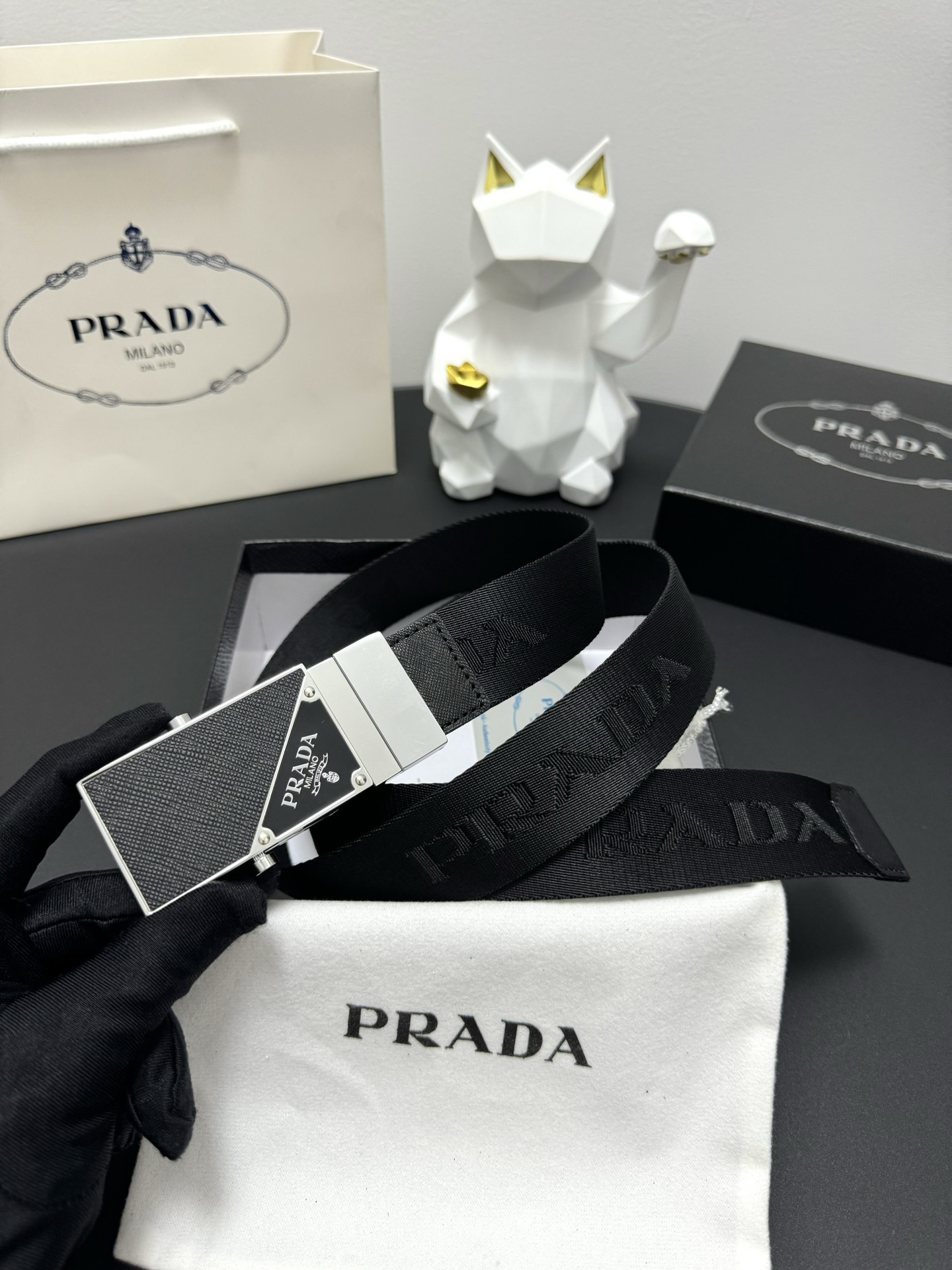Luxurious Prada 3.5 cm Cattle Skin Belt: Exquisite Craftsmanship and Low-key Elegance - 图片 2