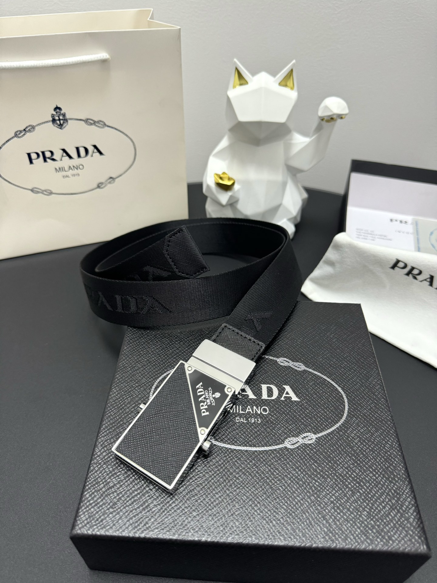 Luxurious Prada 3.5 cm Cattle Skin Belt: Exquisite Craftsmanship and Low-key Elegance - 图片 4