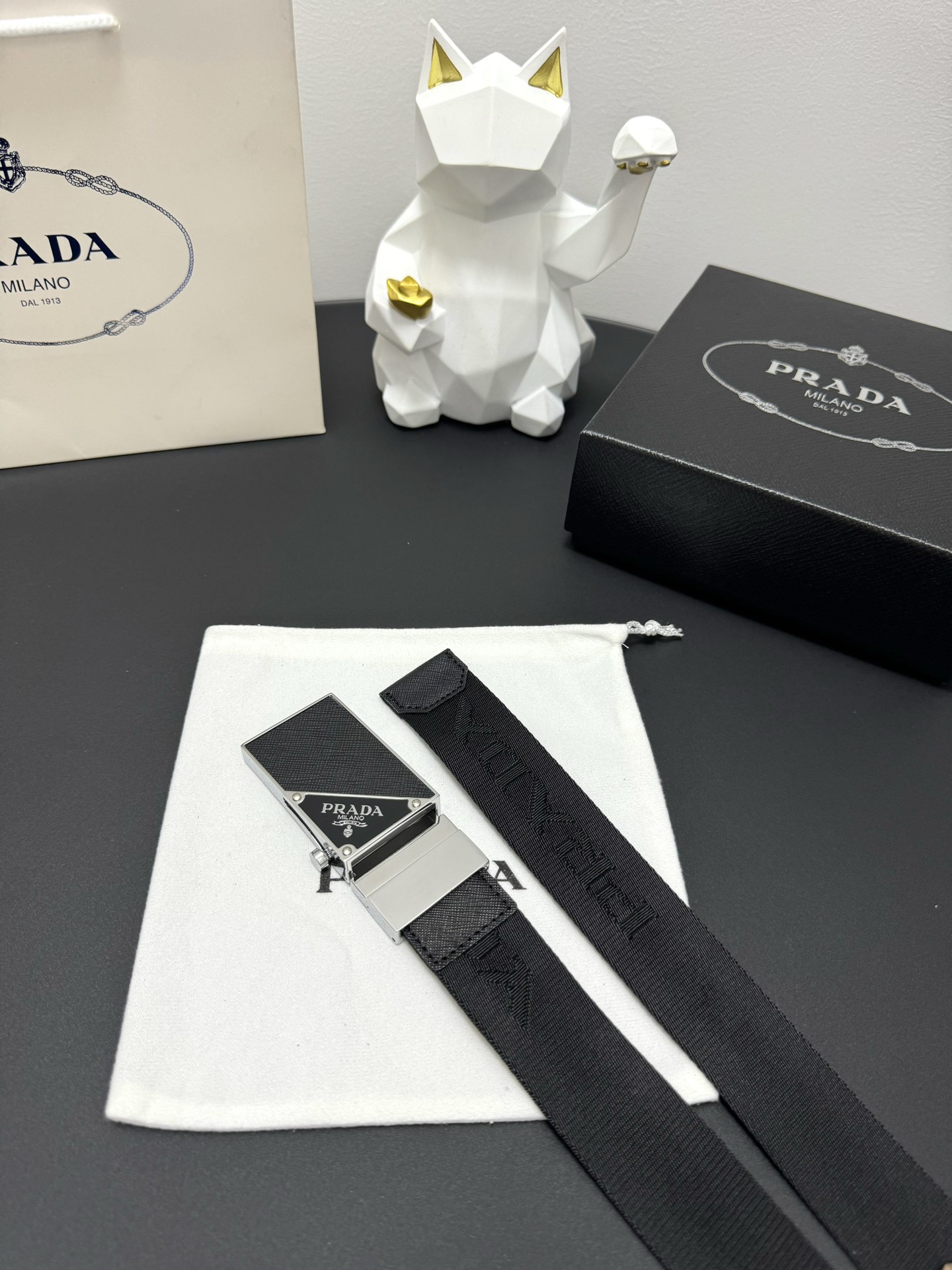 Luxurious Prada 3.5 cm Cattle Skin Belt: Exquisite Craftsmanship and Low-key Elegance - 图片 3
