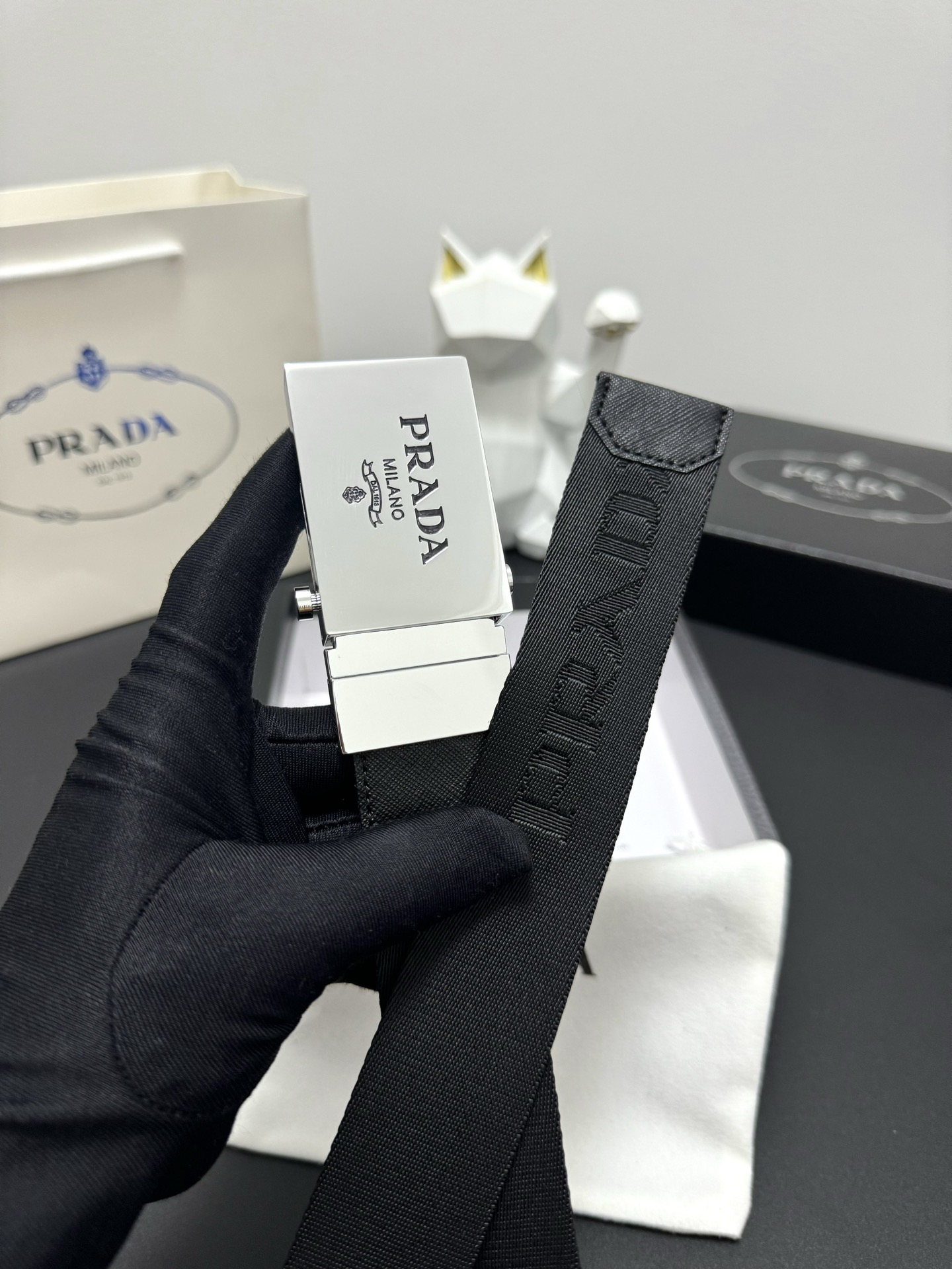 “PRADA 3.5 cm Cattle Skin Belt: Low-key Luxury with Graceful Craftsmanship” - 图片 5