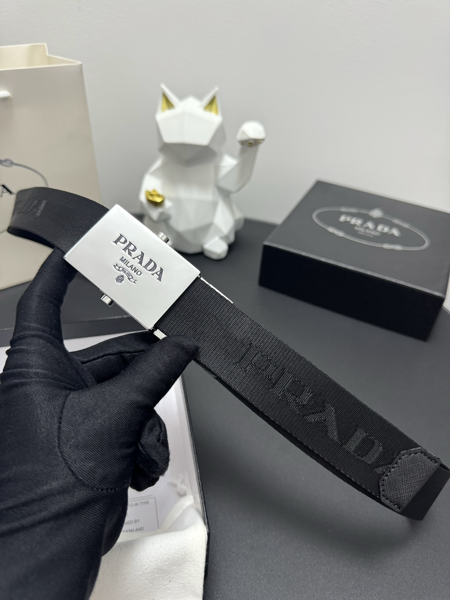 “PRADA 3.5 cm Cattle Skin Belt: Low-key Luxury with Graceful Craftsmanship” - 图片 9