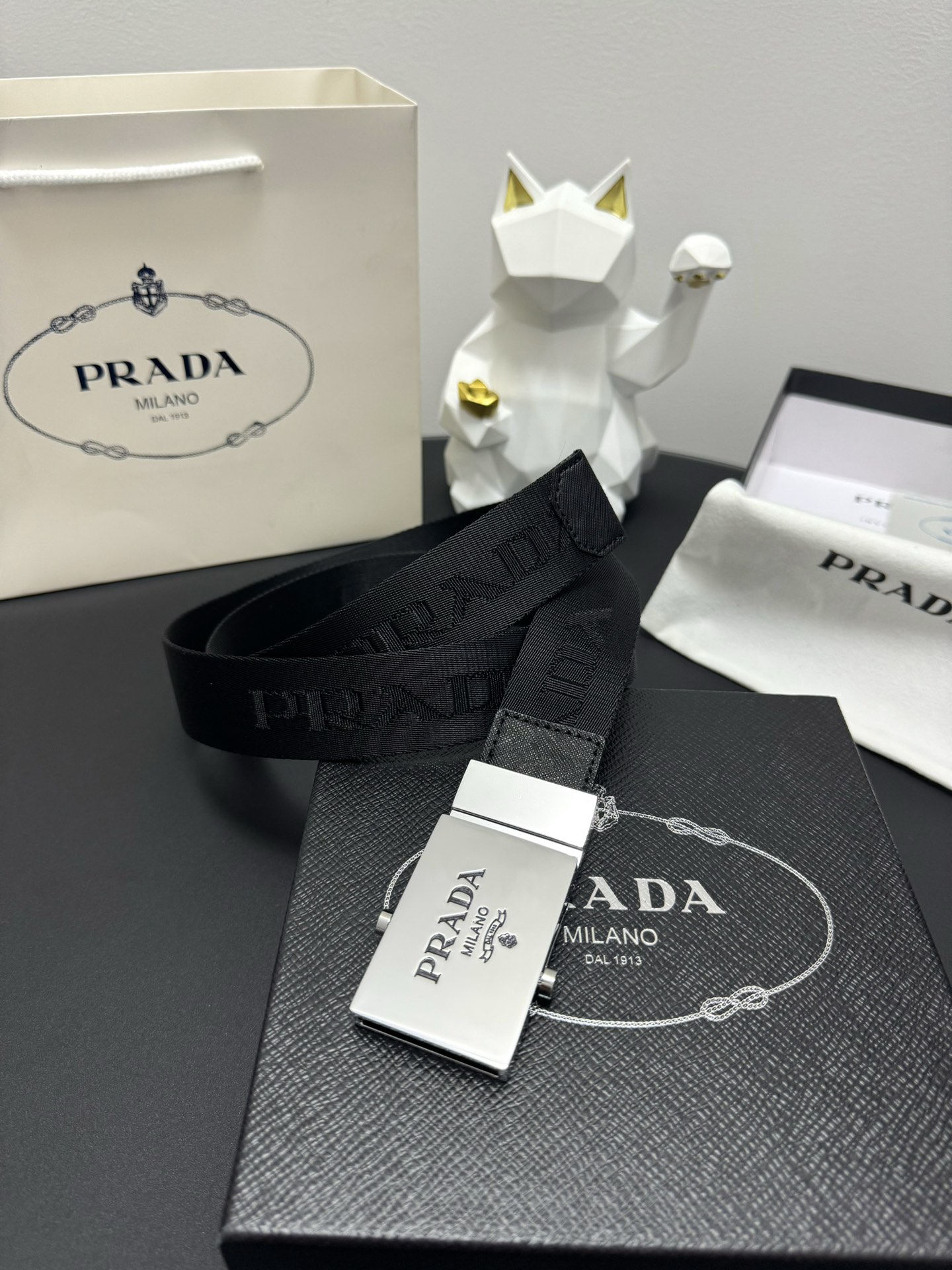 “PRADA 3.5 cm Cattle Skin Belt: Low-key Luxury with Graceful Craftsmanship” - 图片 4