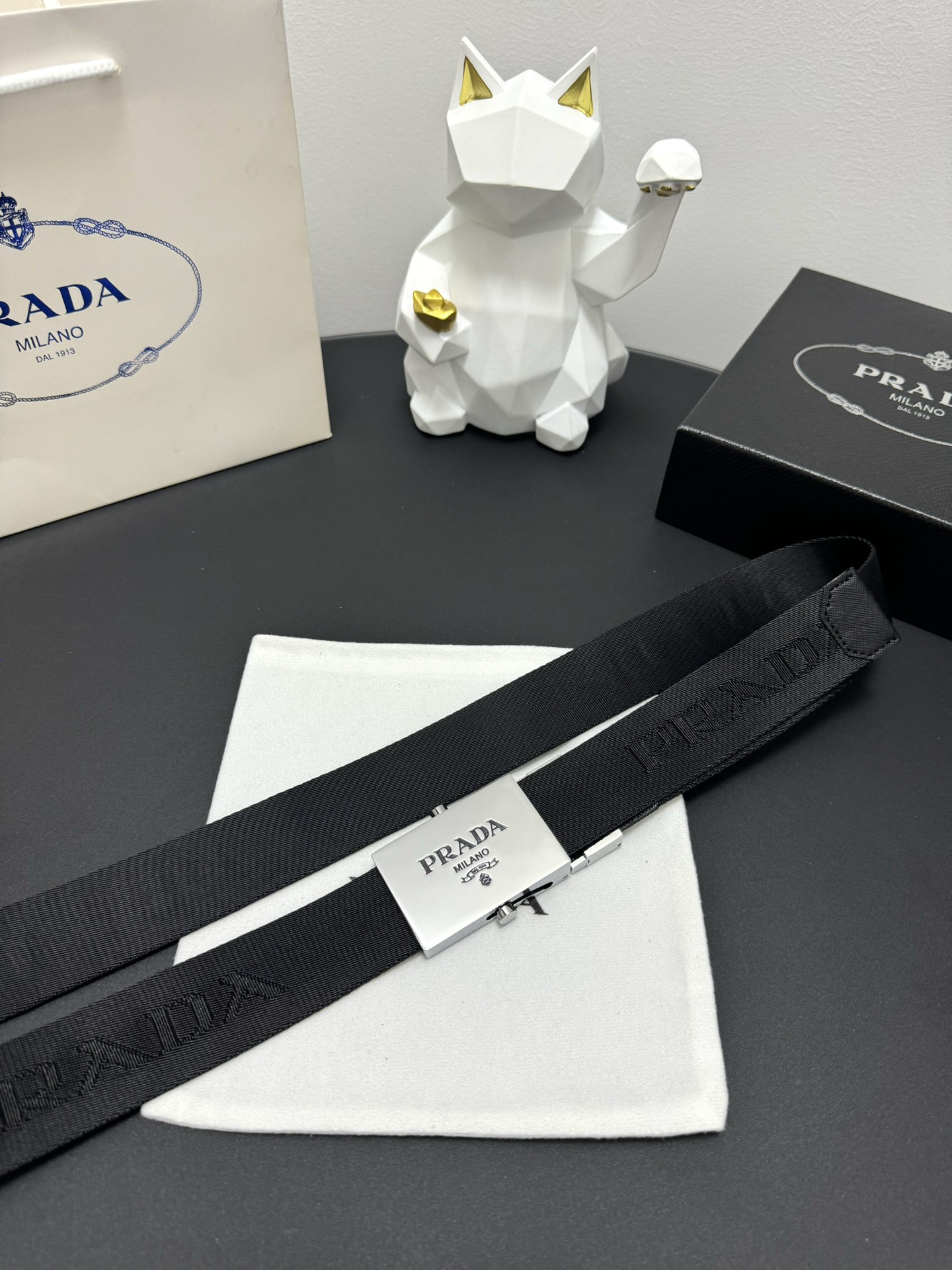 “PRADA 3.5 cm Cattle Skin Belt: Low-key Luxury with Graceful Craftsmanship” - 图片 8
