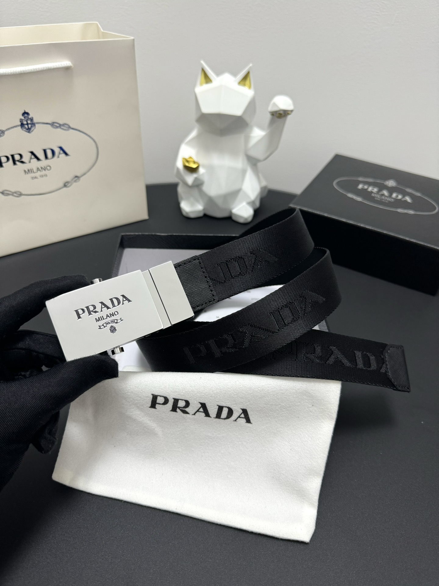“PRADA 3.5 cm Cattle Skin Belt: Low-key Luxury with Graceful Craftsmanship” - 图片 2