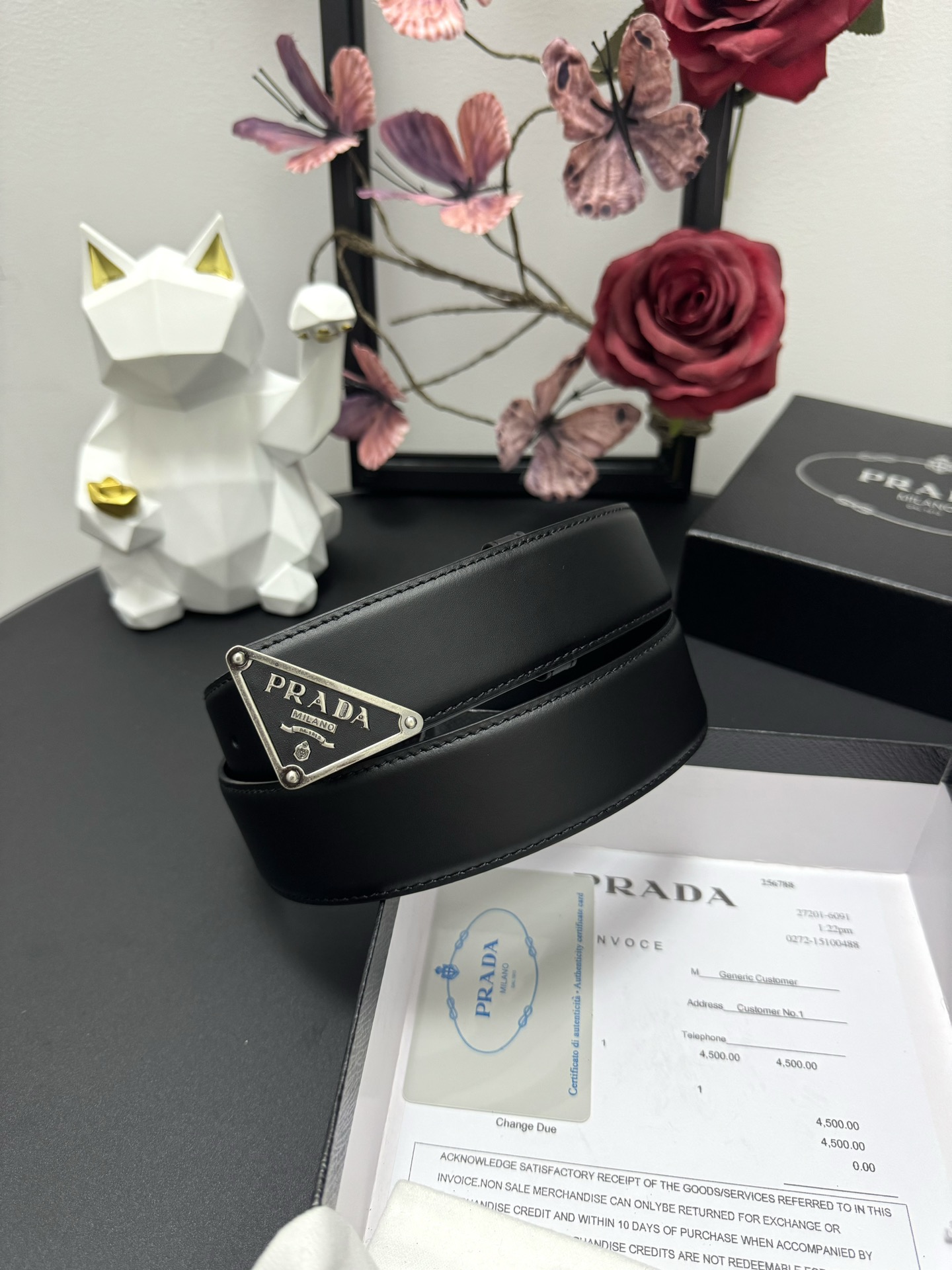  
PRADA   3.8cm      
颜色：黑色
平纹牛皮纹理品质
每个细节都体现出至高的品味和格