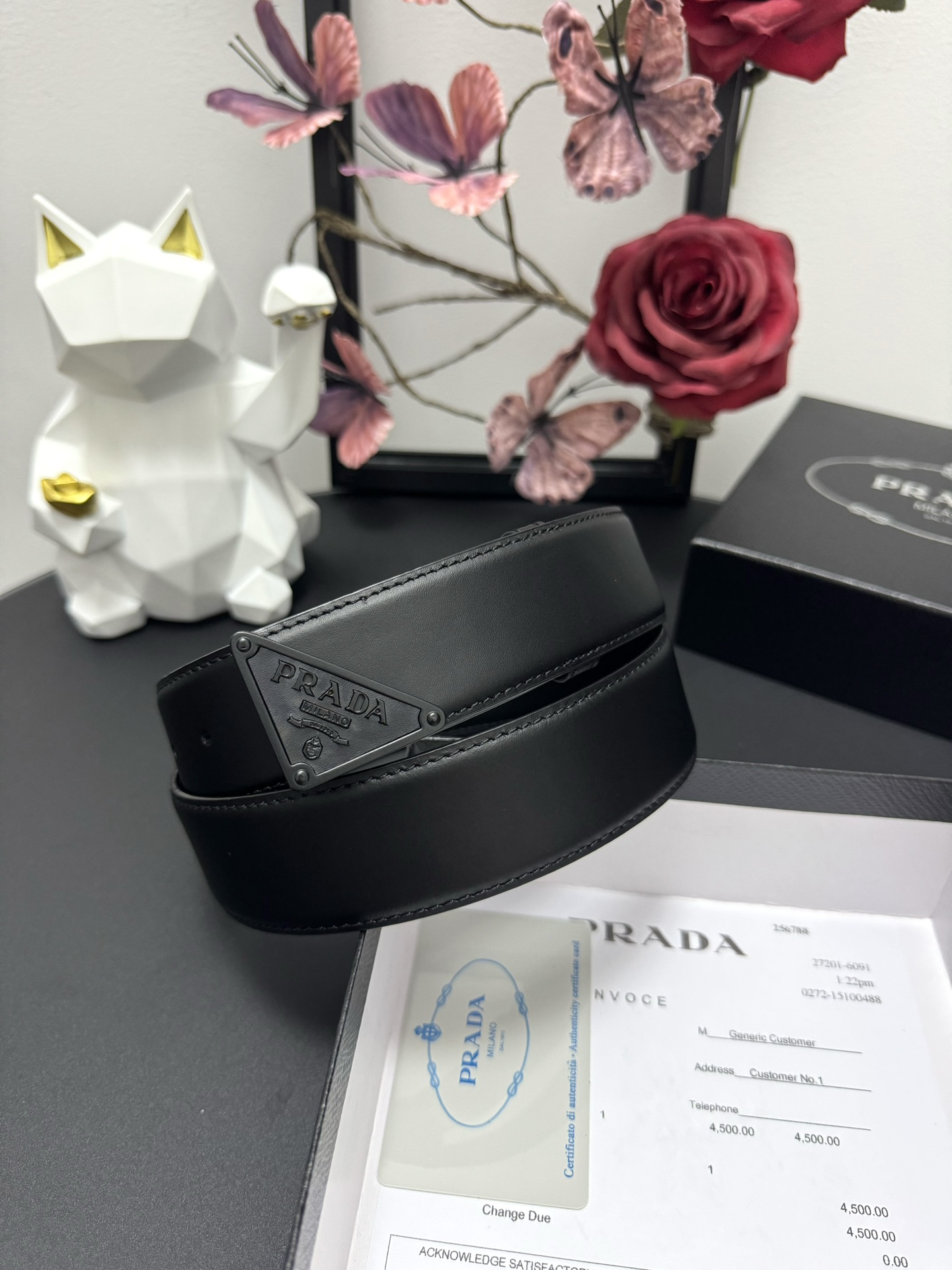 
PRADA   3.8cm      
颜色：黑色
平纹牛皮纹理品质
每个细节都体现出至高的品味和格调