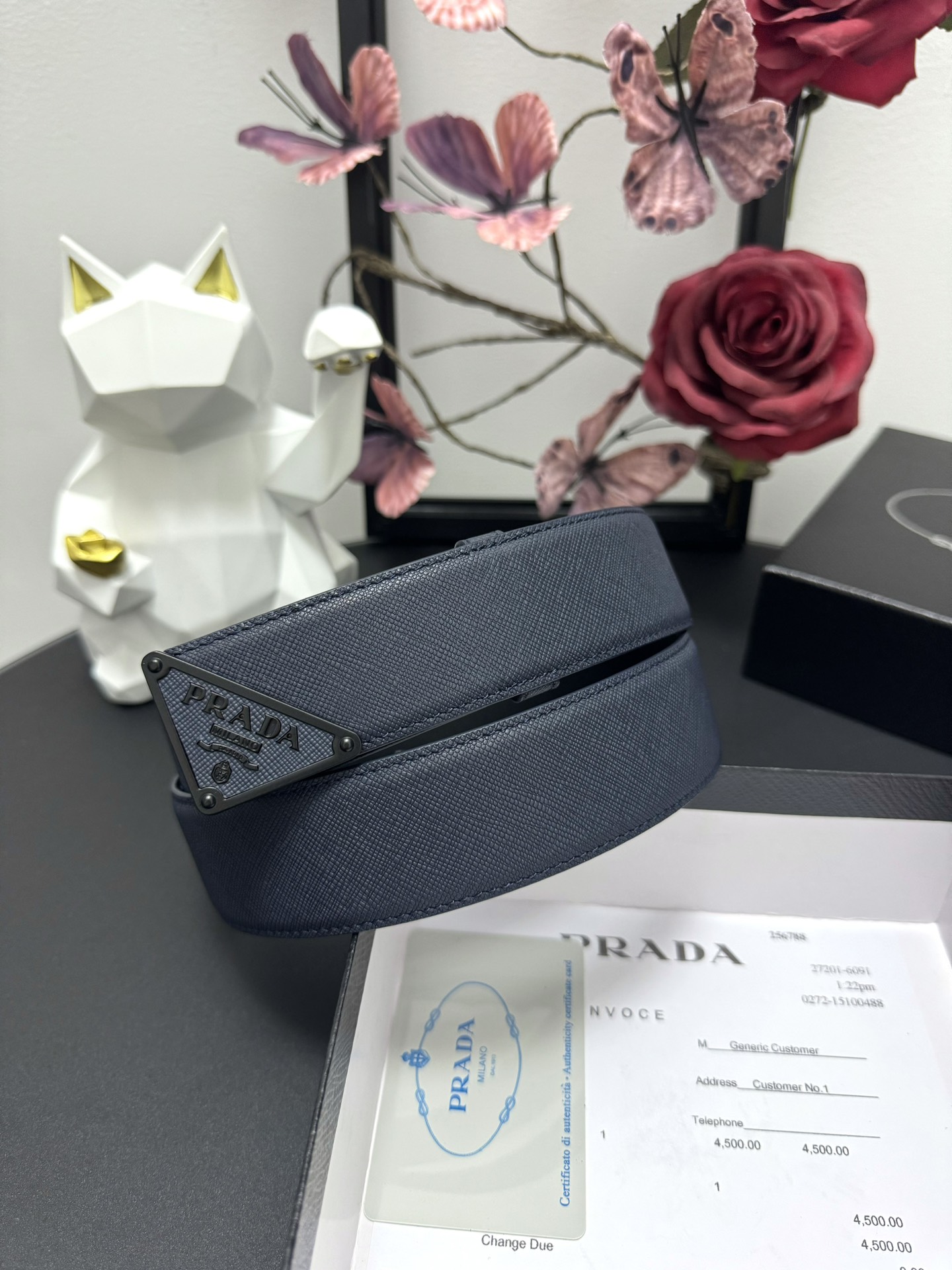 
PRADA   3.8cm      
颜色：蓝色
十字纹牛皮纹理品质
每个细节都体现出至高的品味和格