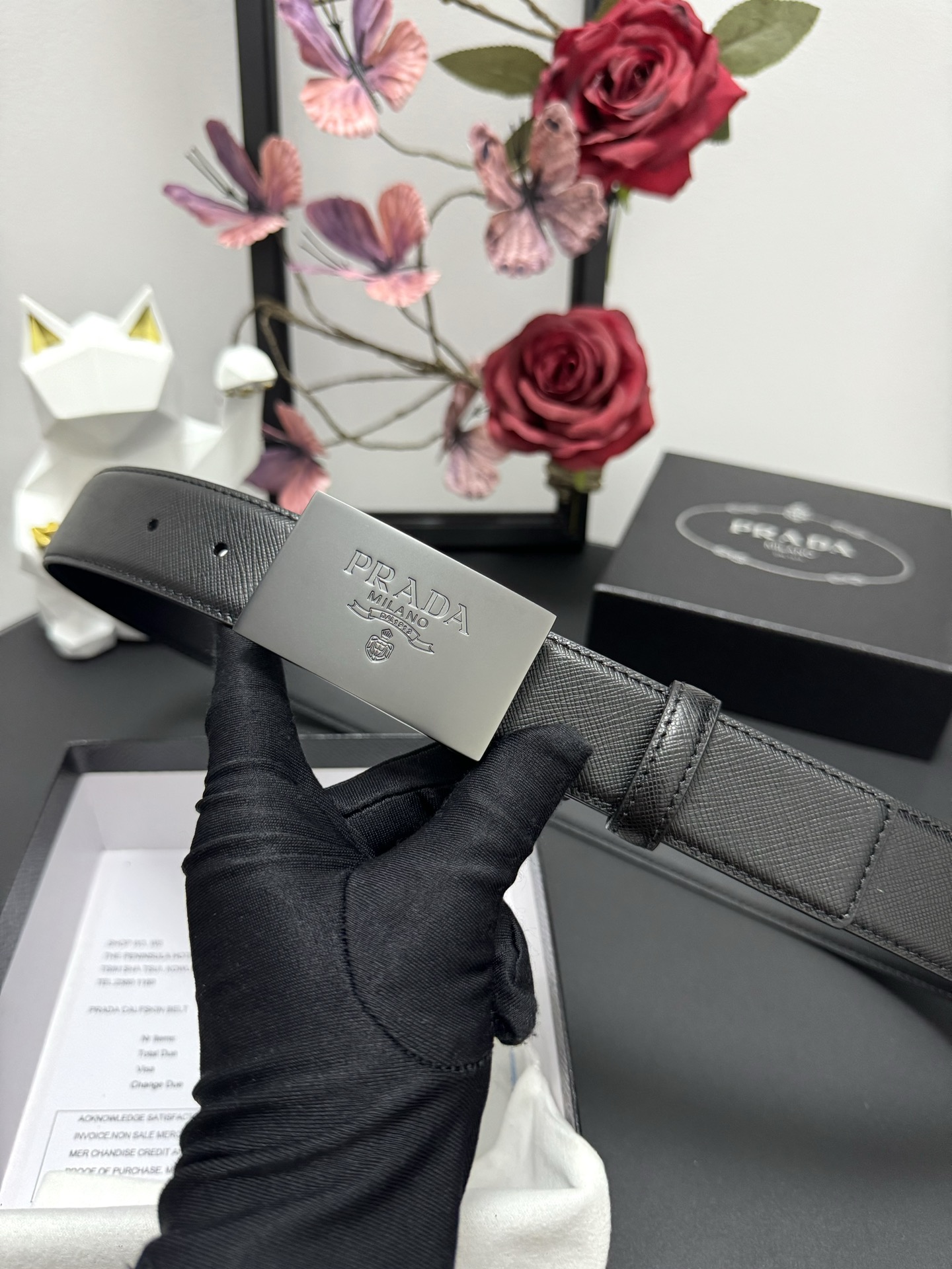  PRADA   3.5cm      
颜色：黑色
十字纹牛皮纹理品质
每个细节都体现出至高的品味和格