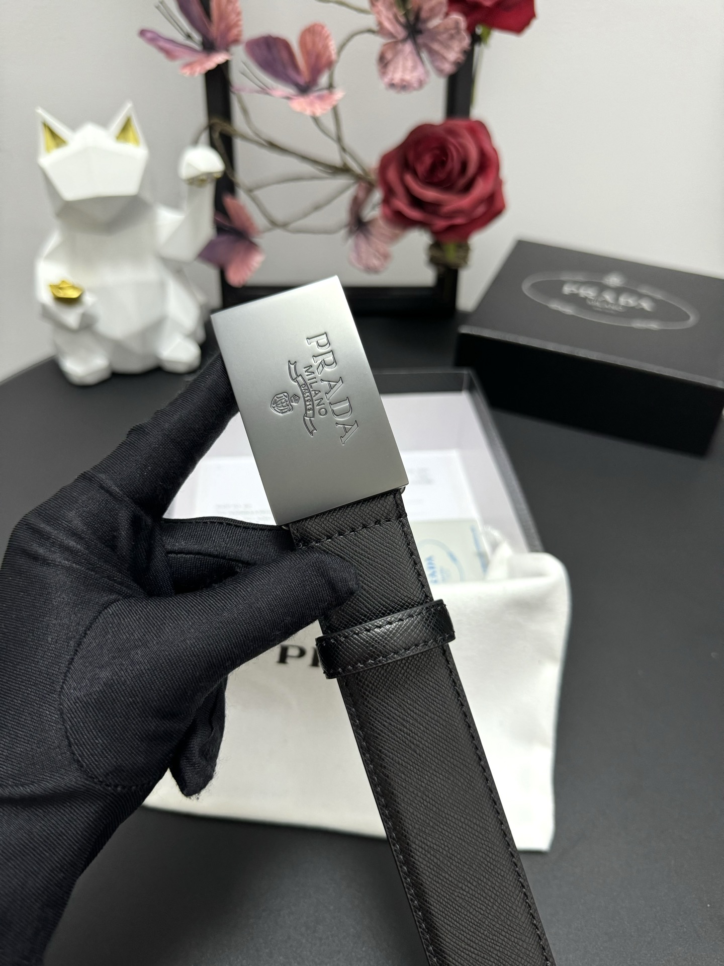 PRADA   3.5cm      
颜色：黑色
十字纹牛皮纹理品质
每个细节都体现出至高的品味和格