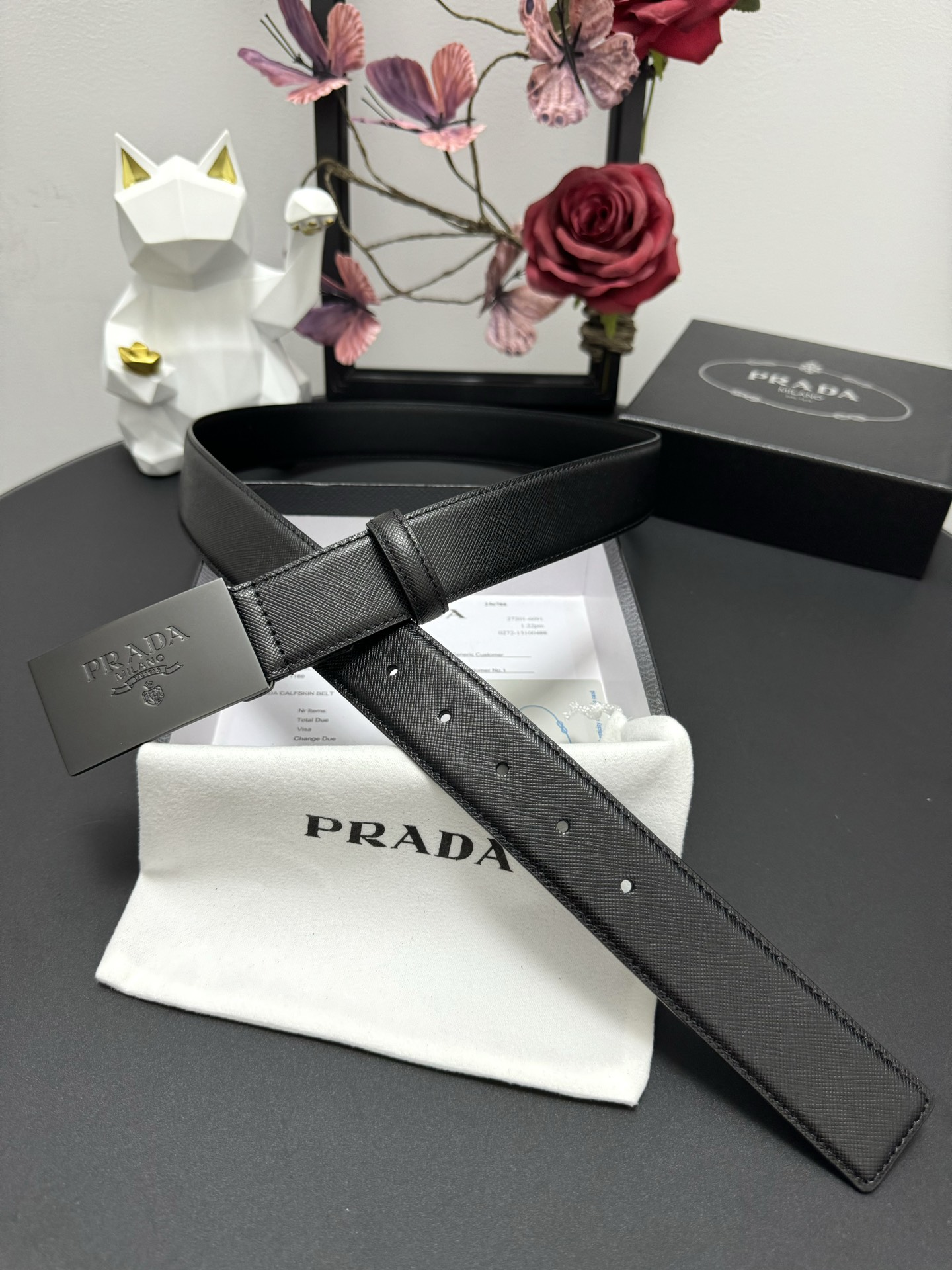  PRADA   3.5cm      
颜色：黑色
十字纹牛皮纹理品质
每个细节都体现出至高的品味和格