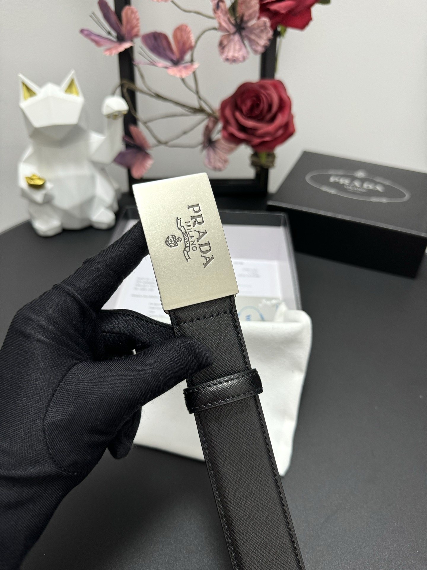  PRADA   3.5cm      
颜色：黑色
十字纹牛皮纹理品质
每个细节都体现出至高的品味和格