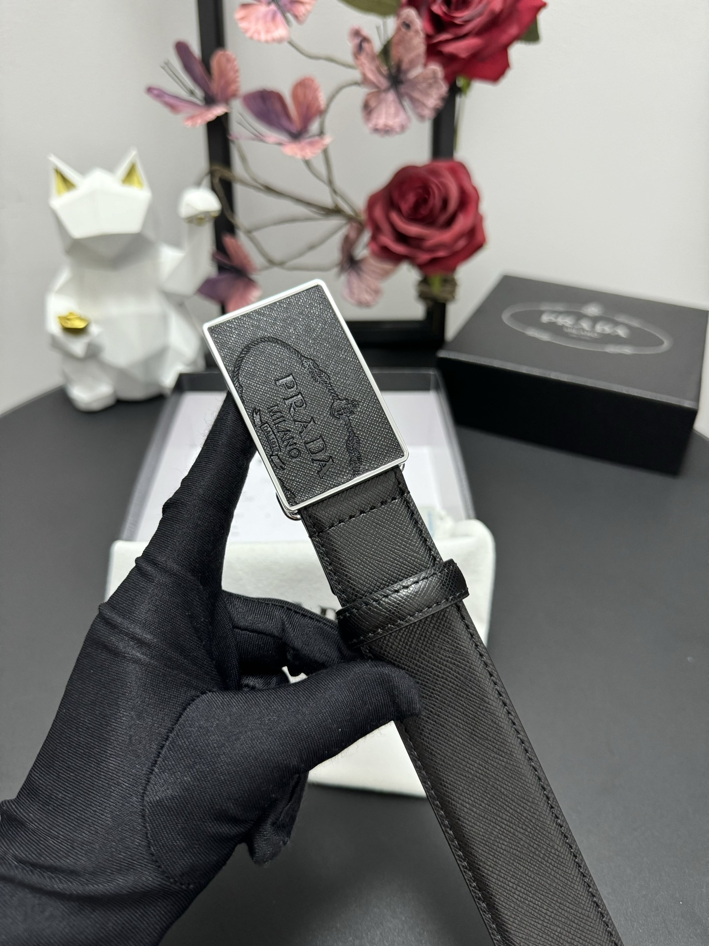  PRADA   3.5cm      
颜色：黑色
十字纹牛皮纹理品质
每个细节都体现出至高的品味和格