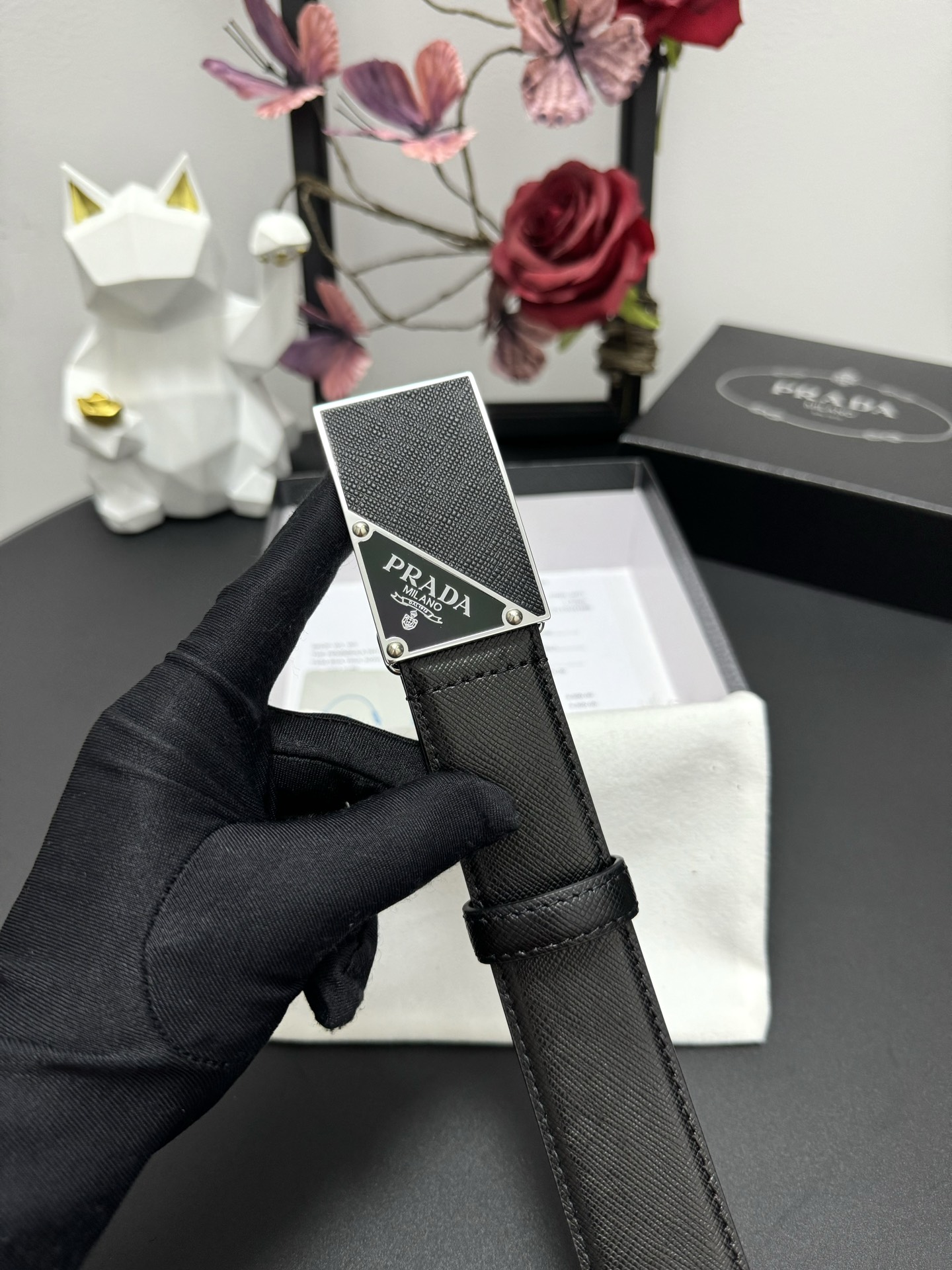  PRADA   3.5cm      
颜色：黑色
十字纹牛皮纹理品质
每个细节都体现出至高的品味和格