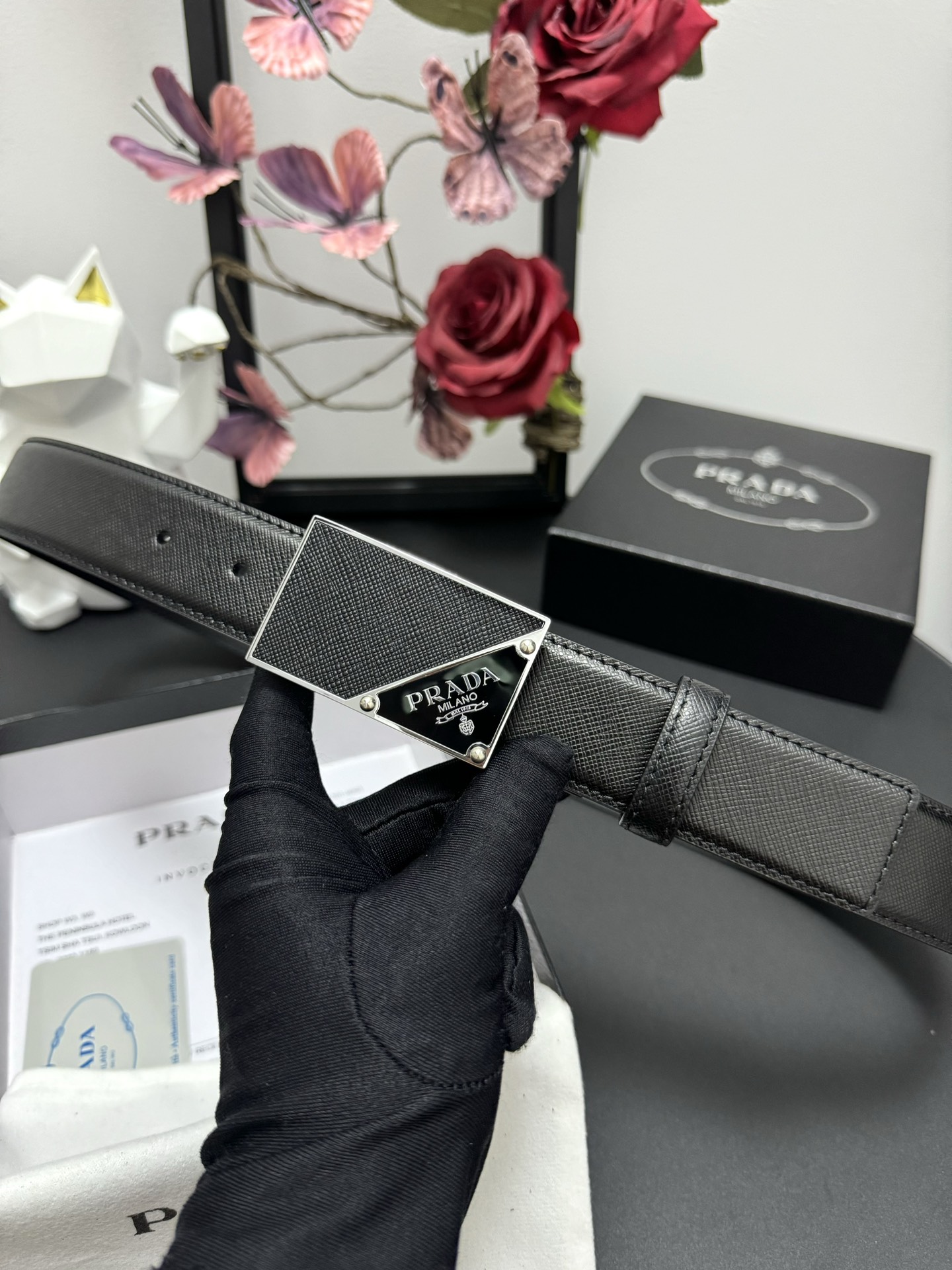  PRADA   3.5cm      
颜色：黑色
十字纹牛皮纹理品质
每个细节都体现出至高的品味和格