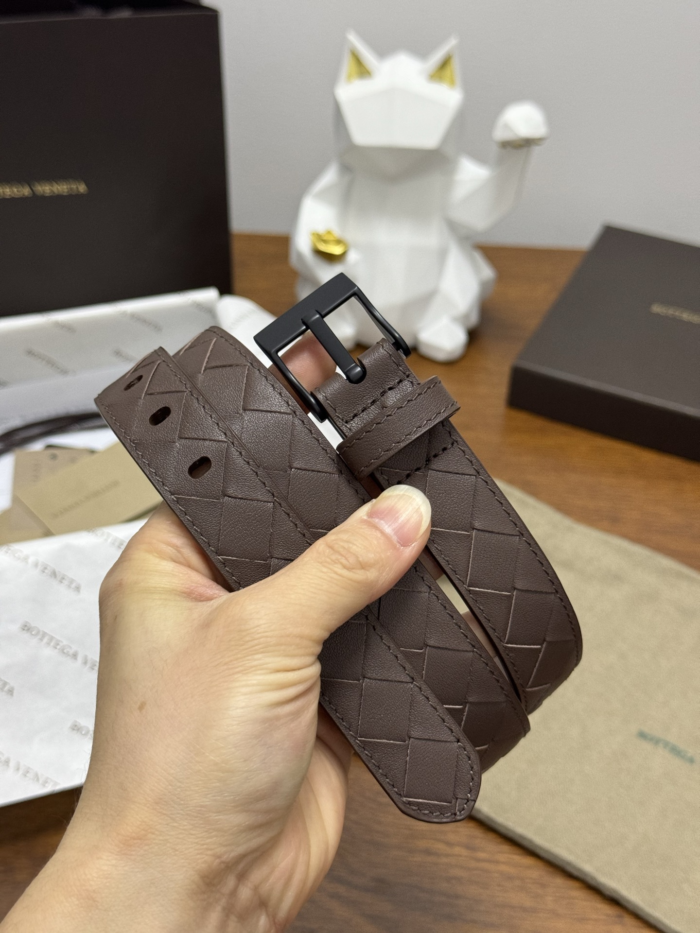 BOTTEGA VENETA 2.5cm 颜色：咖啡色Watch编织腰带手工编织新款牛皮经典之作每个细节