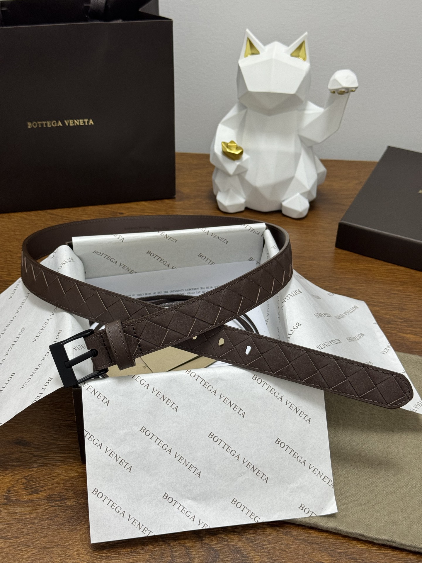 BOTTEGA VENETA 2.5cm 颜色：咖啡色Watch编织腰带手工编织新款牛皮经典之作每个细节