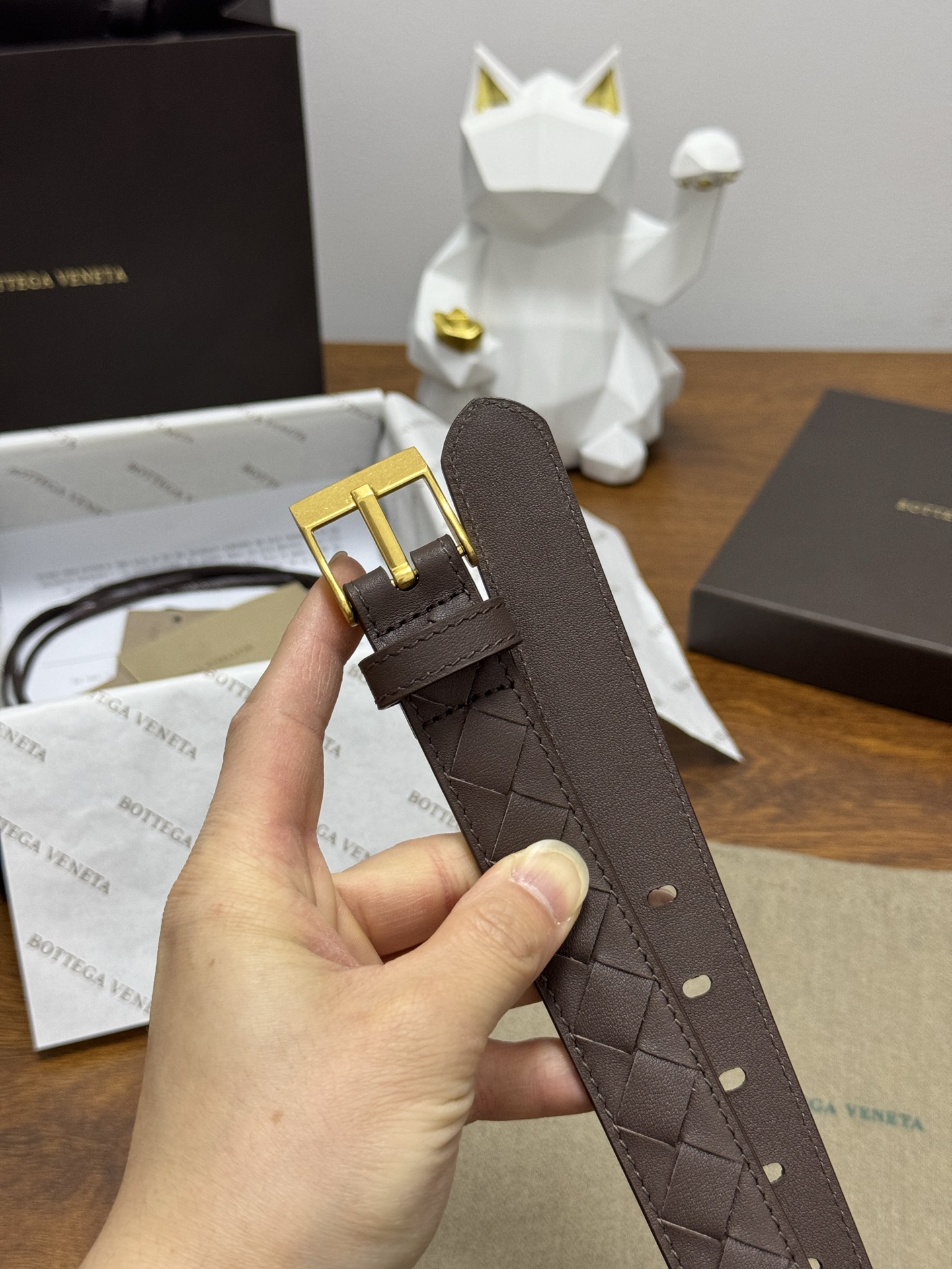 BOTTEGA VENETA 2.5cm 颜色：咖啡色Watch编织腰带手工编织新款牛皮经典之作每个细节