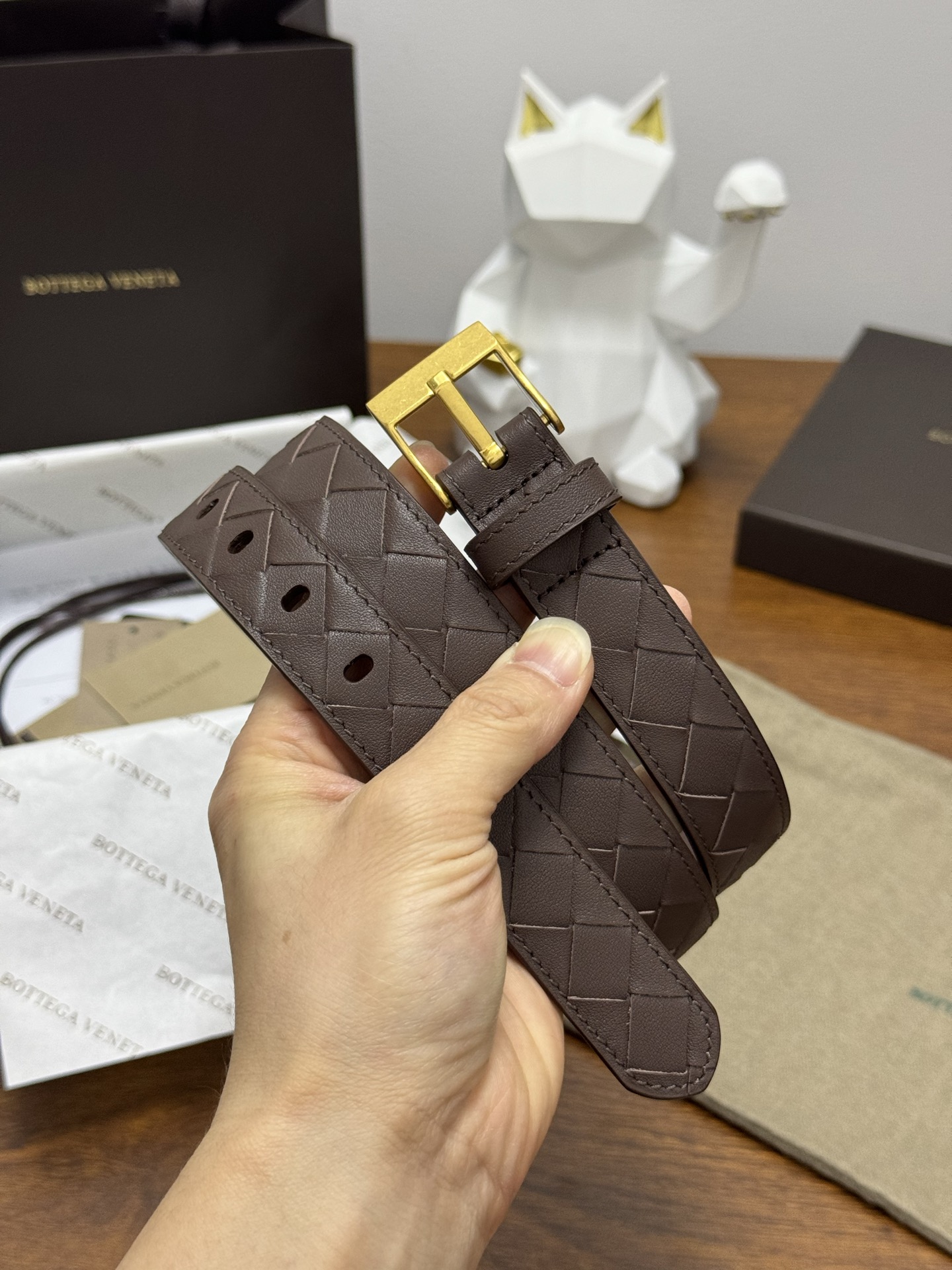 BOTTEGA VENETA 2.5cm 颜色：咖啡色Watch编织腰带手工编织新款牛皮经典之作每个细节