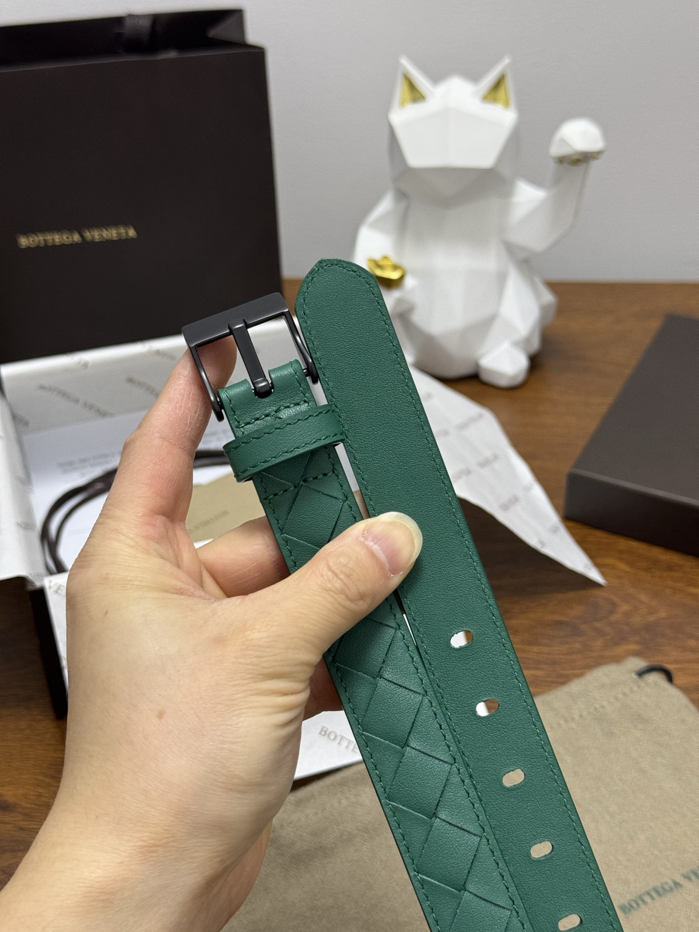 BOTTEGA VENETA 2.5cm 颜色：祖母绿Watch编织腰带手工编织新款牛皮经典之作每个细节