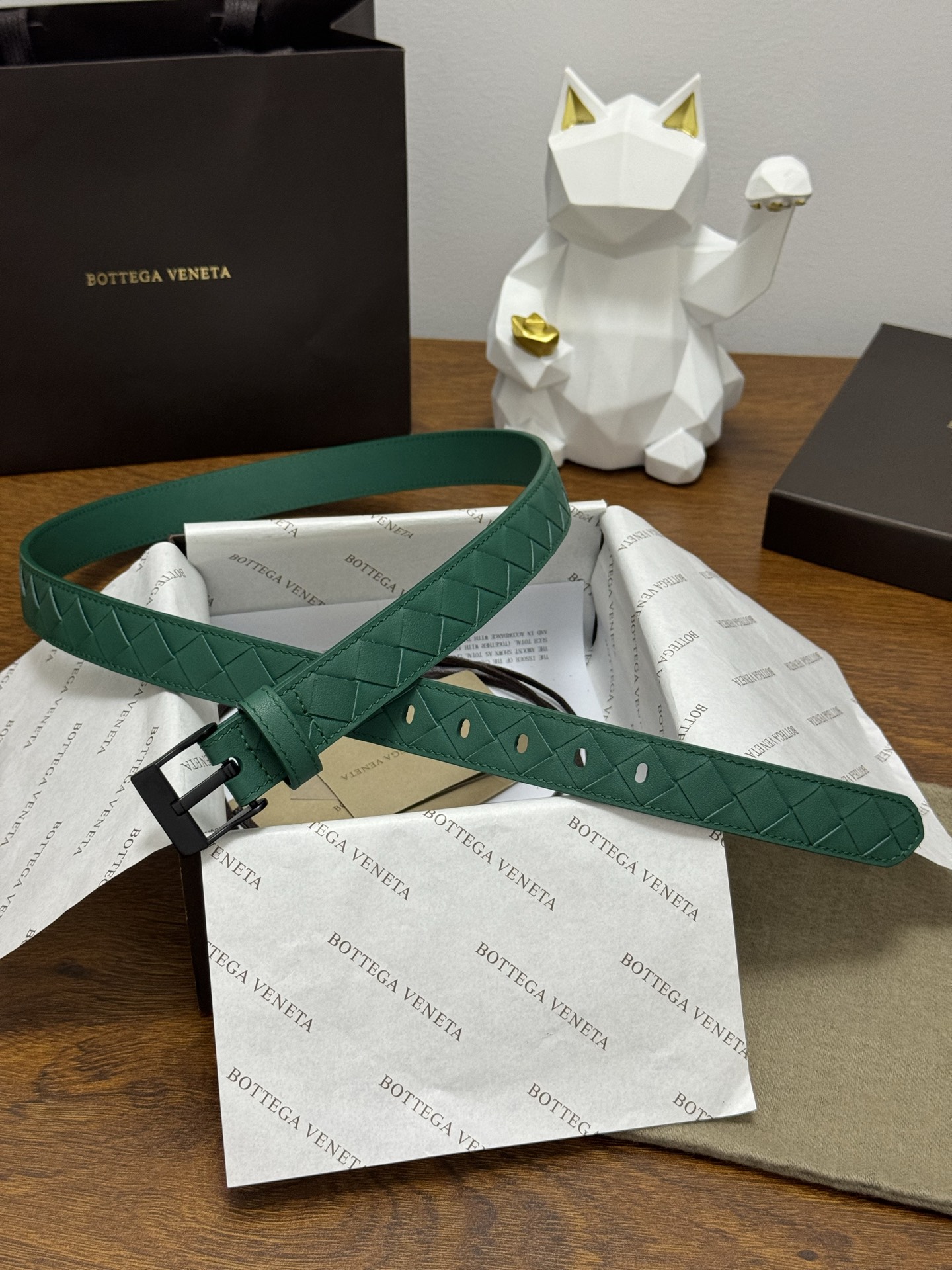 BOTTEGA VENETA 2.5cm 颜色：祖母绿Watch编织腰带手工编织新款牛皮经典之作每个细节