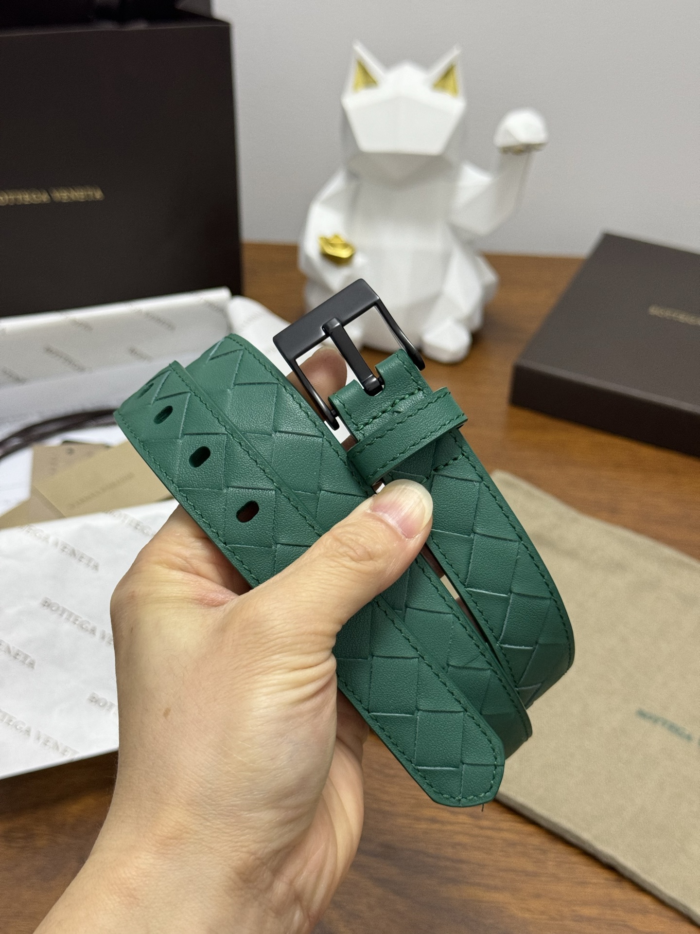 BOTTEGA VENETA 2.5cm 颜色：祖母绿Watch编织腰带手工编织新款牛皮经典之作每个细节