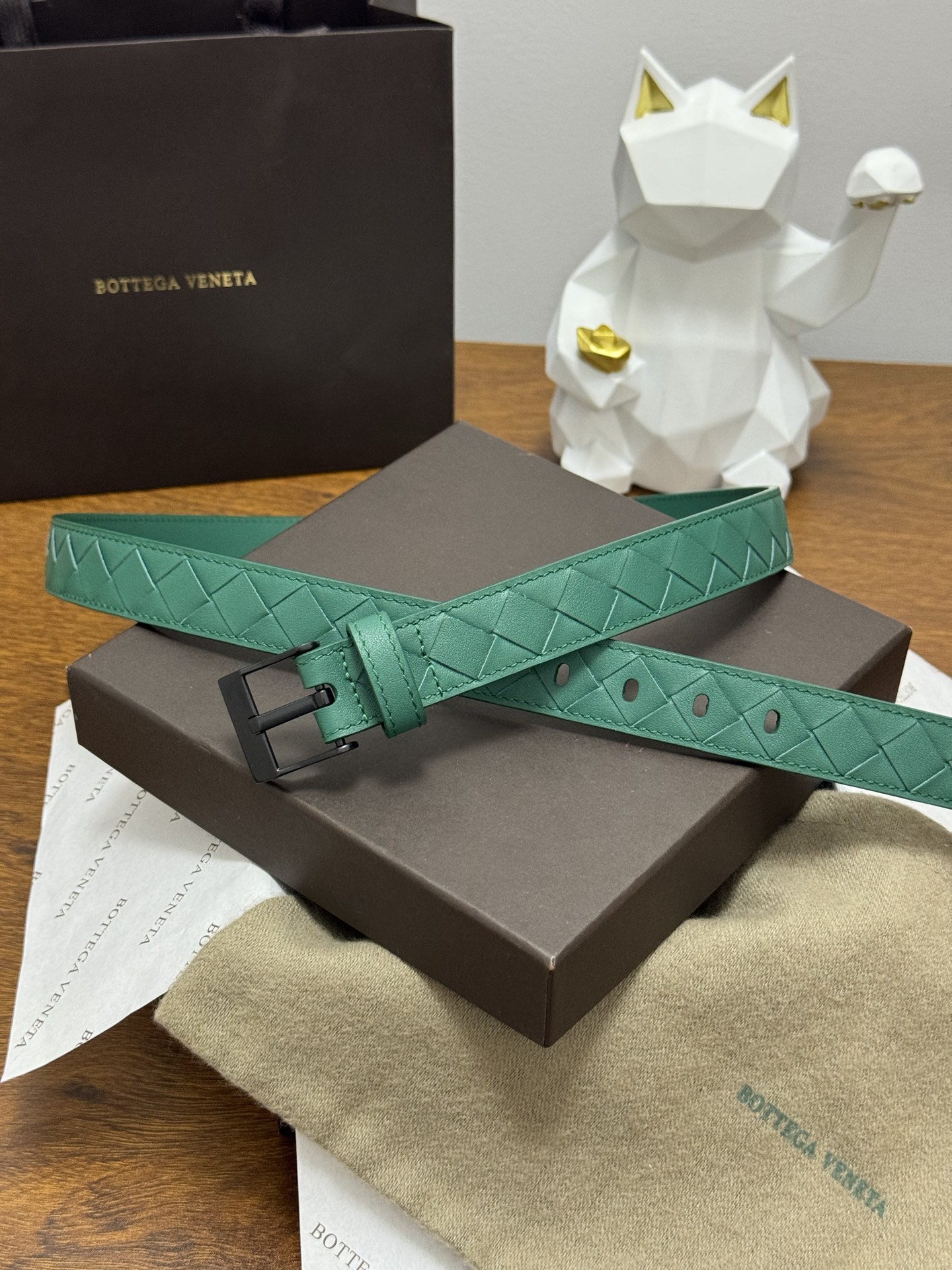 BOTTEGA VENETA 2.5cm 颜色：祖母绿Watch编织腰带手工编织新款牛皮经典之作每个细节