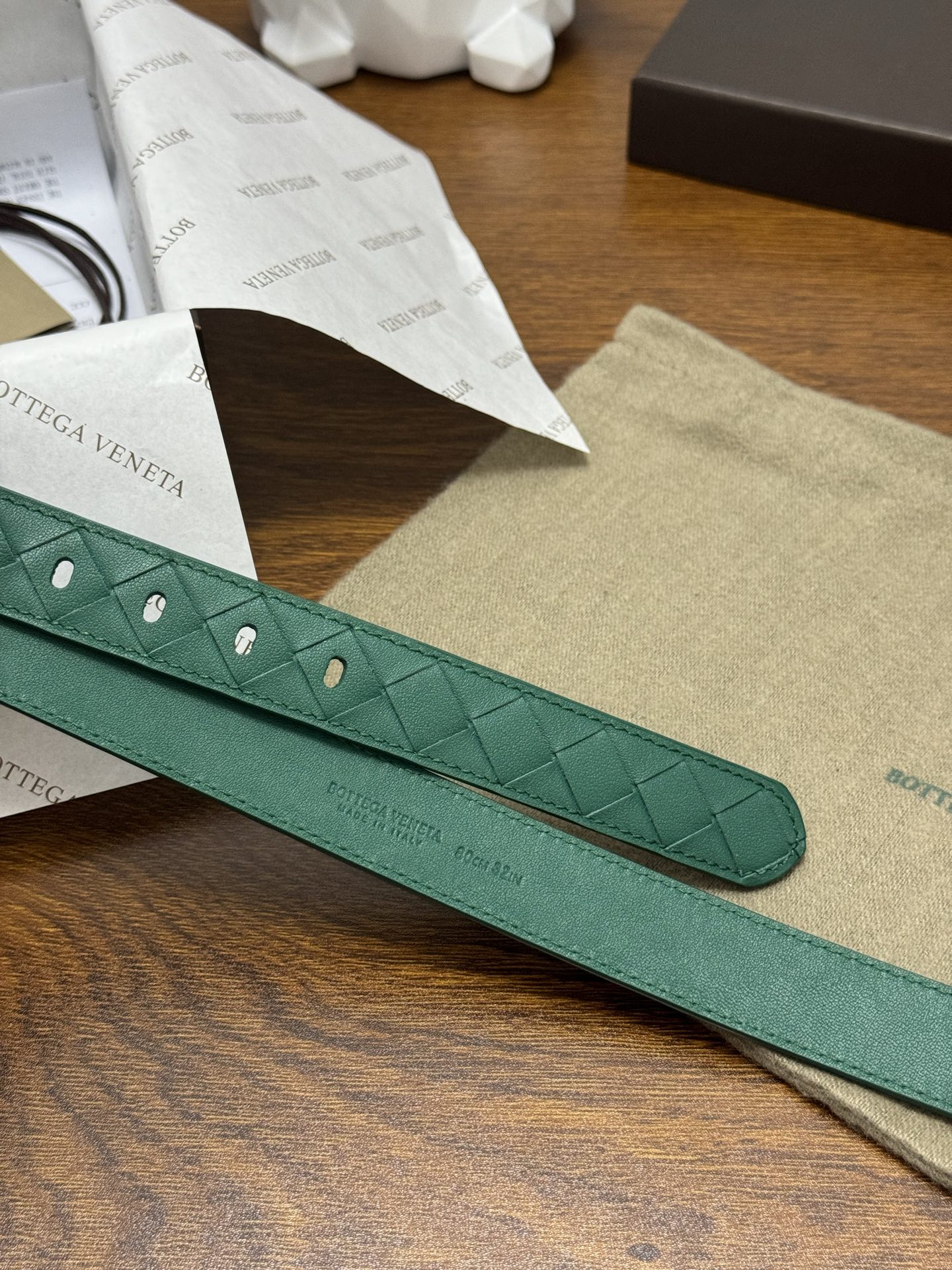 BOTTEGA VENETA 2.5cm 颜色：祖母绿Watch编织腰带手工编织新款牛皮经典之作每个细节