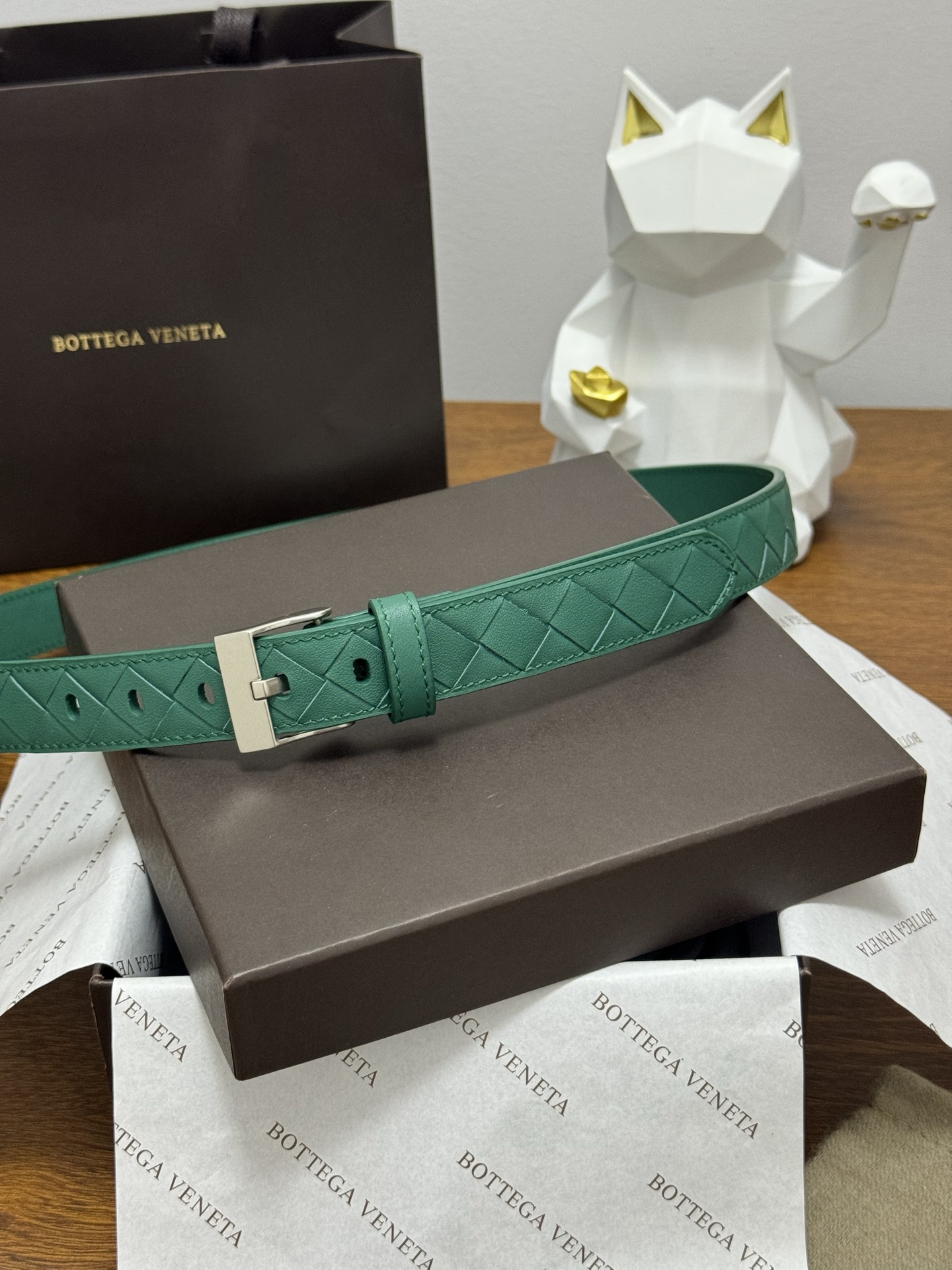BOTTEGA VENETA 2.5cm 颜色：祖母绿Watch编织腰带手工编织新款牛皮经典之作每个细节