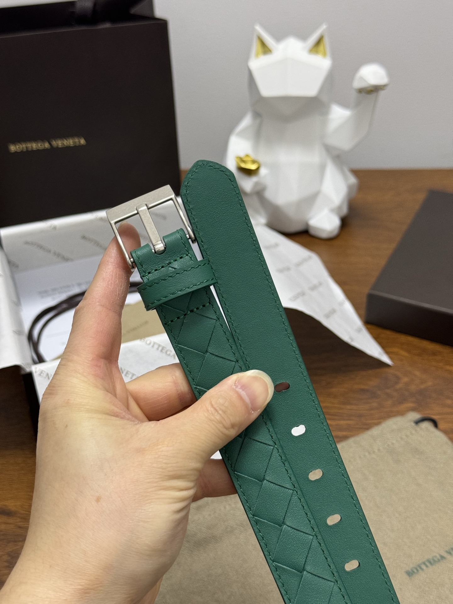 BOTTEGA VENETA 2.5cm 颜色：祖母绿Watch编织腰带手工编织新款牛皮经典之作每个细节