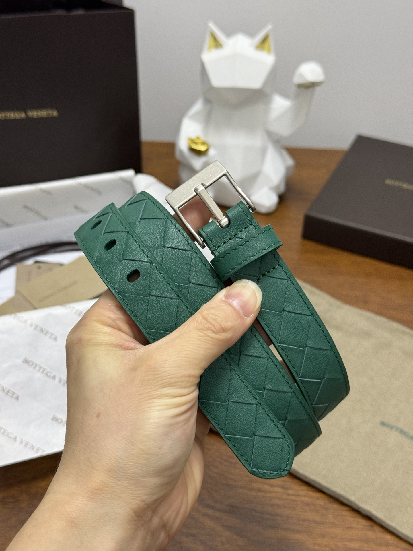 BOTTEGA VENETA 2.5cm 颜色：祖母绿Watch编织腰带手工编织新款牛皮经典之作每个细节