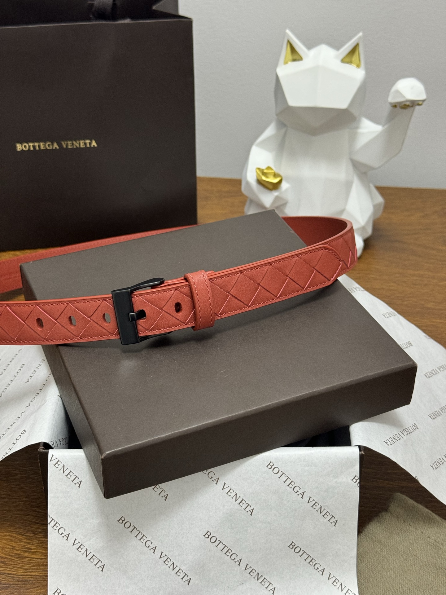 BOTTEGA VENETA 2.5cm 颜色：砖红色Watch编织腰带手工编织新款牛皮经典之作每个细节