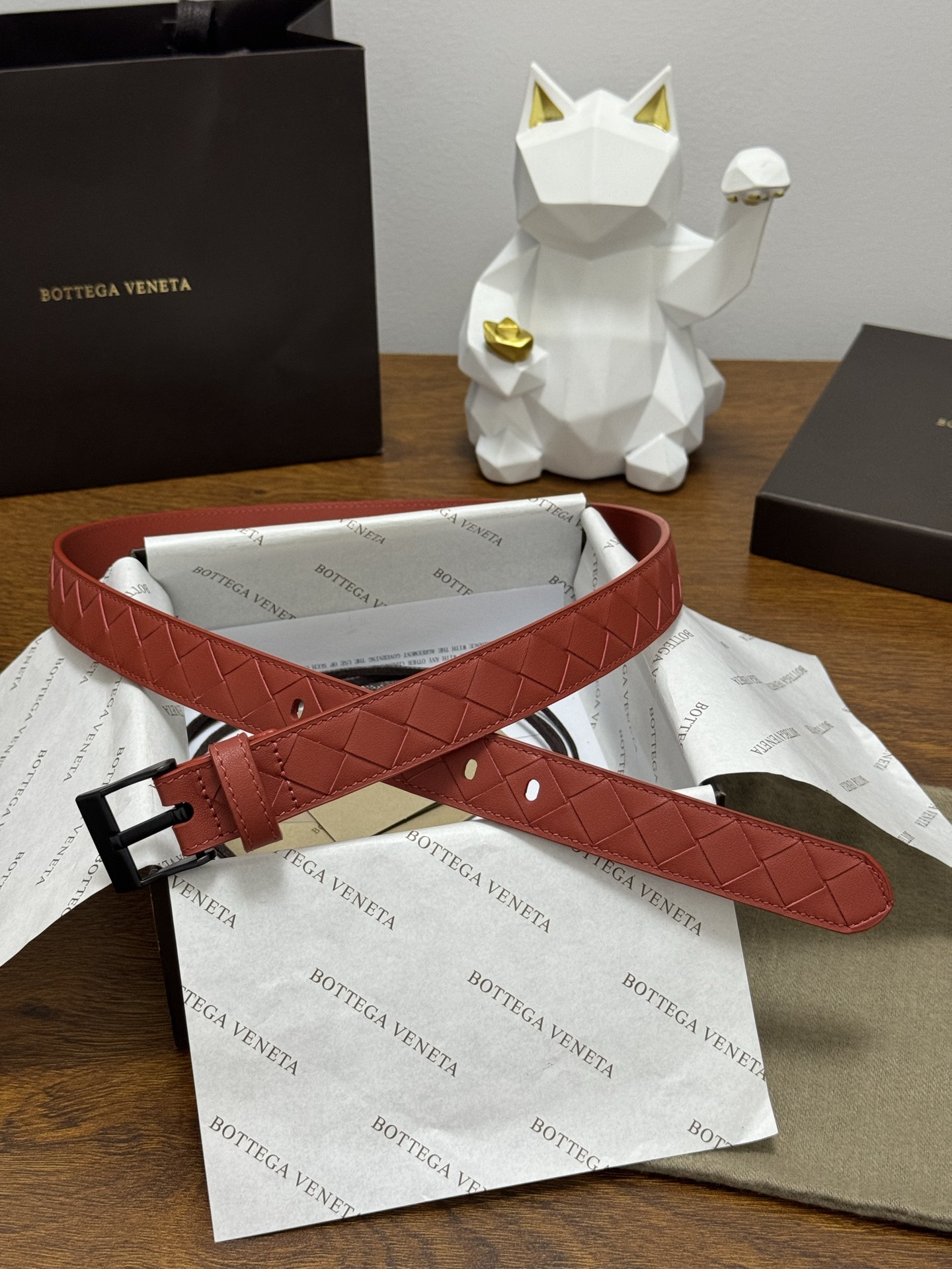 BOTTEGA VENETA 2.5cm 颜色：砖红色Watch编织腰带手工编织新款牛皮经典之作每个细节