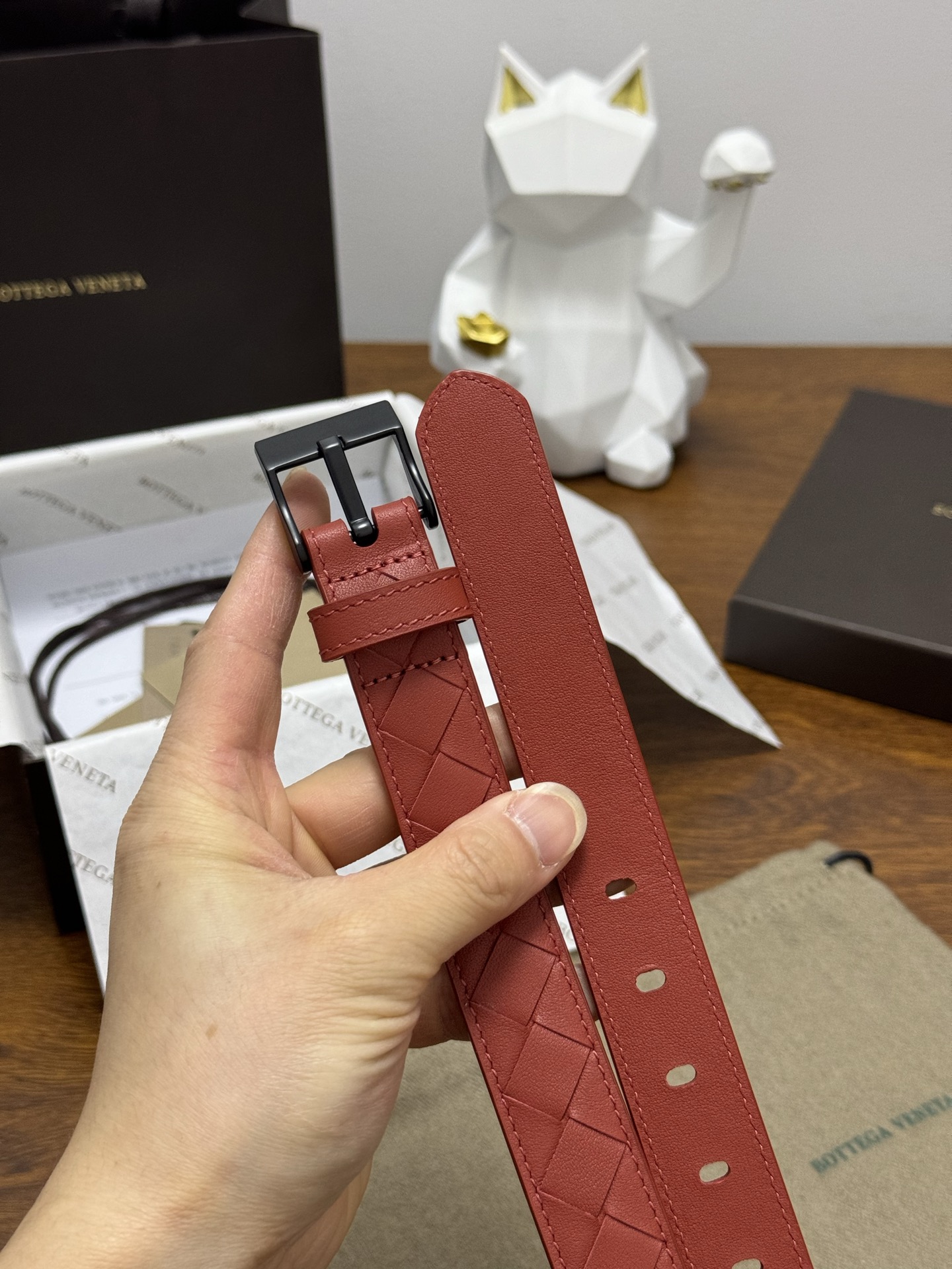 BOTTEGA VENETA 2.5cm 颜色：砖红色Watch编织腰带手工编织新款牛皮经典之作每个细节