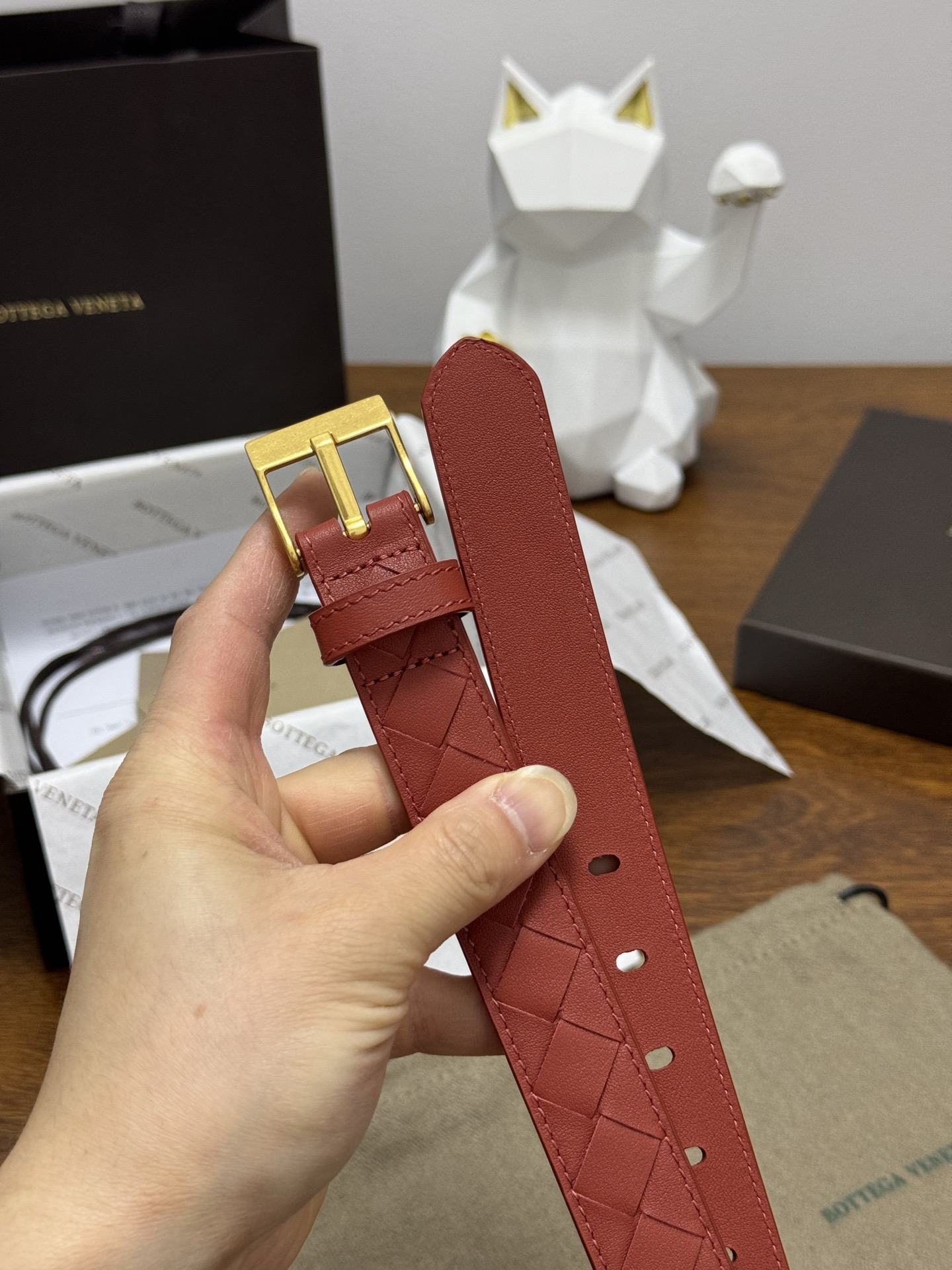 BOTTEGA VENETA 2.5cm 颜色：砖红色Watch编织腰带手工编织新款牛皮经典之作每个细节