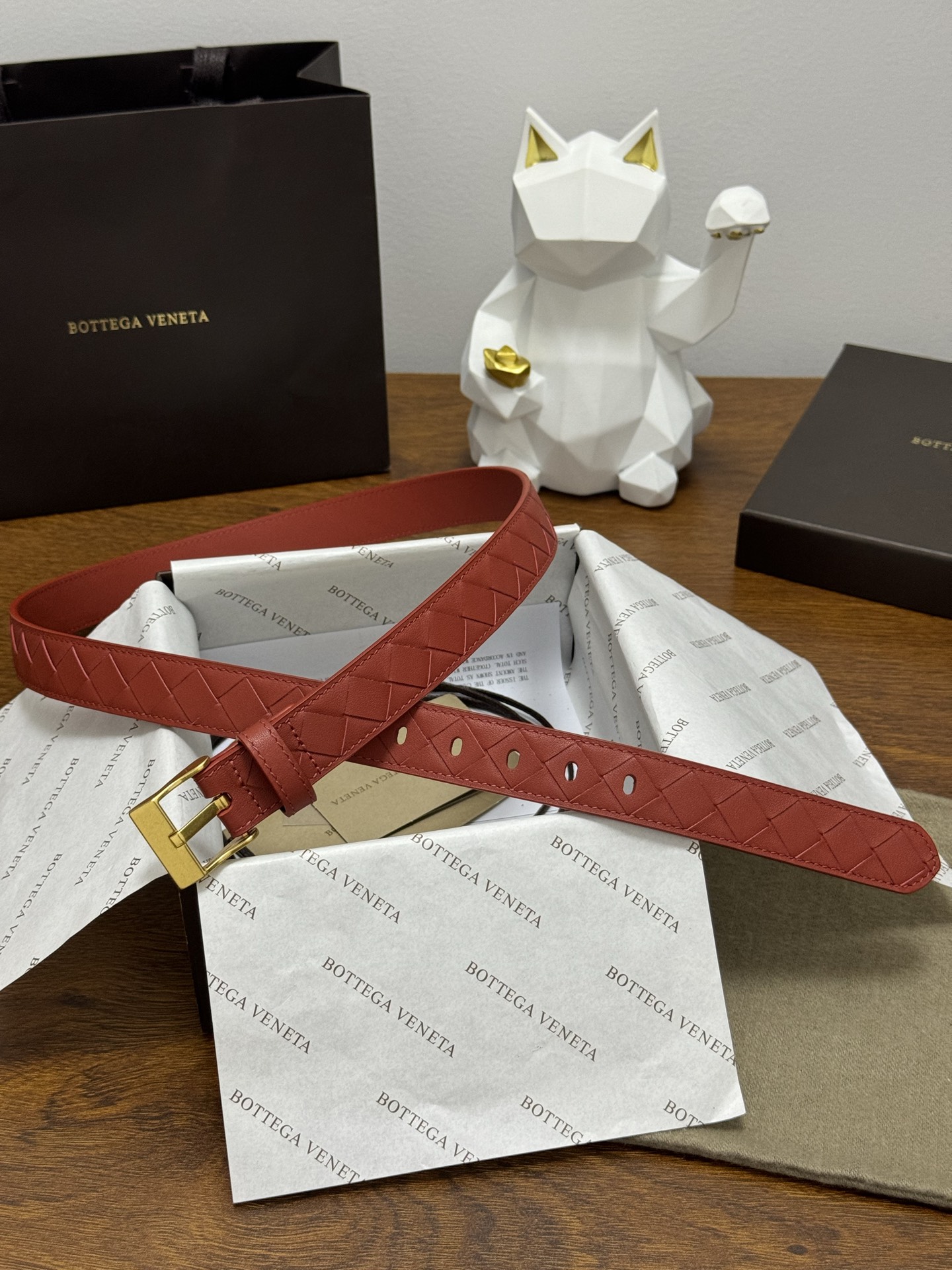 BOTTEGA VENETA 2.5cm 颜色：砖红色Watch编织腰带手工编织新款牛皮经典之作每个细节