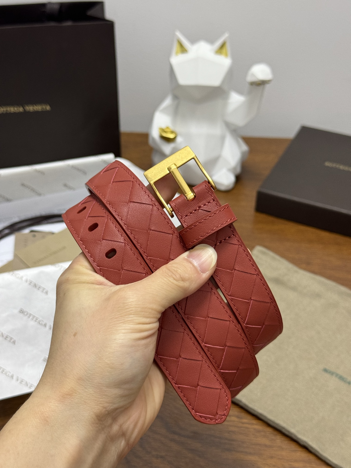 BOTTEGA VENETA 2.5cm 颜色：砖红色Watch编织腰带手工编织新款牛皮经典之作每个细节