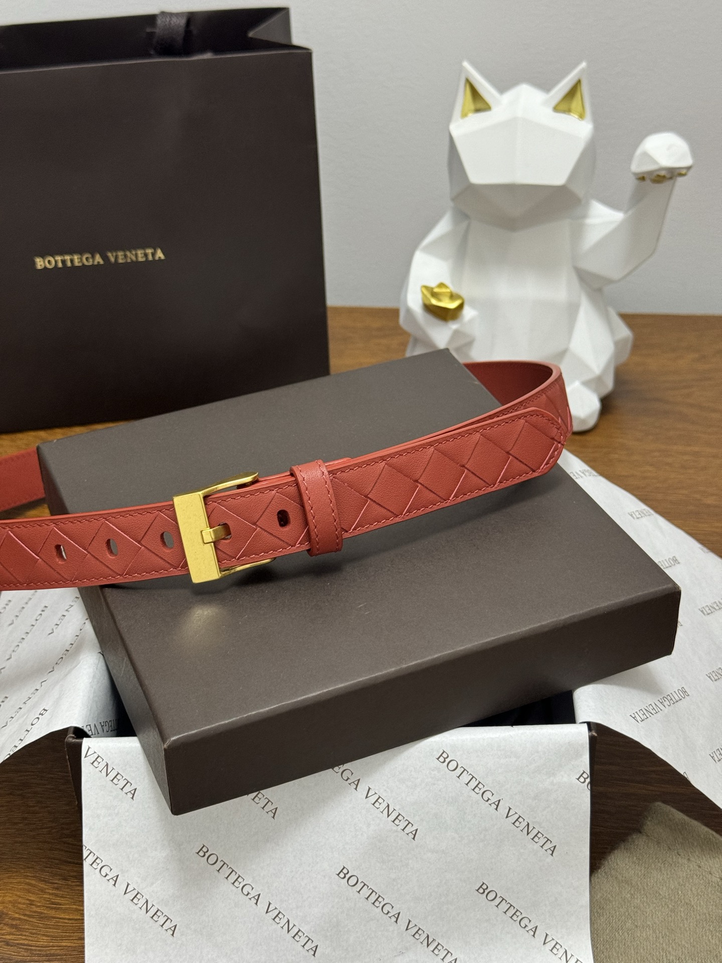 BOTTEGA VENETA 2.5cm 颜色：砖红色Watch编织腰带手工编织新款牛皮经典之作每个细节