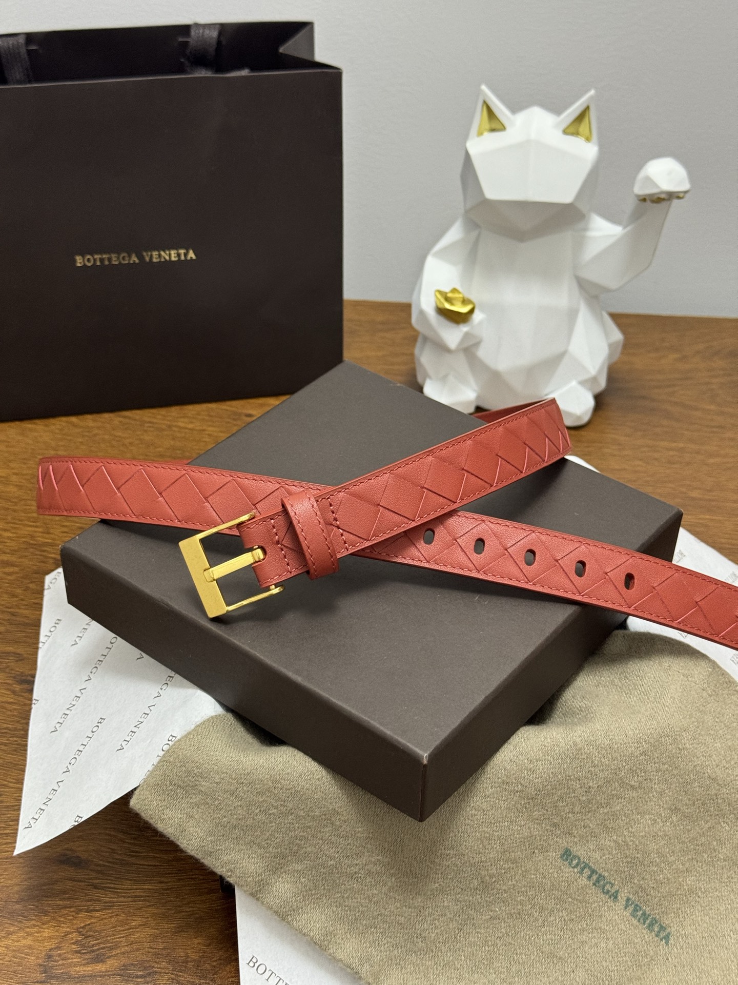 BOTTEGA VENETA 2.5cm 颜色：砖红色Watch编织腰带手工编织新款牛皮经典之作每个细节