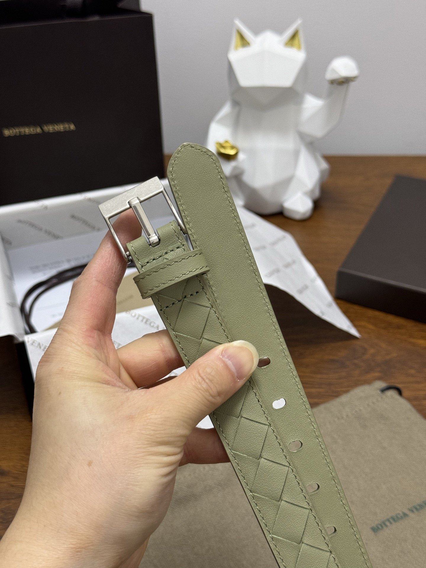 BOTTEGA VENETA 2.5cm 颜色：青柠绿Watch编织腰带手工编织新款牛皮经典之作每个细节