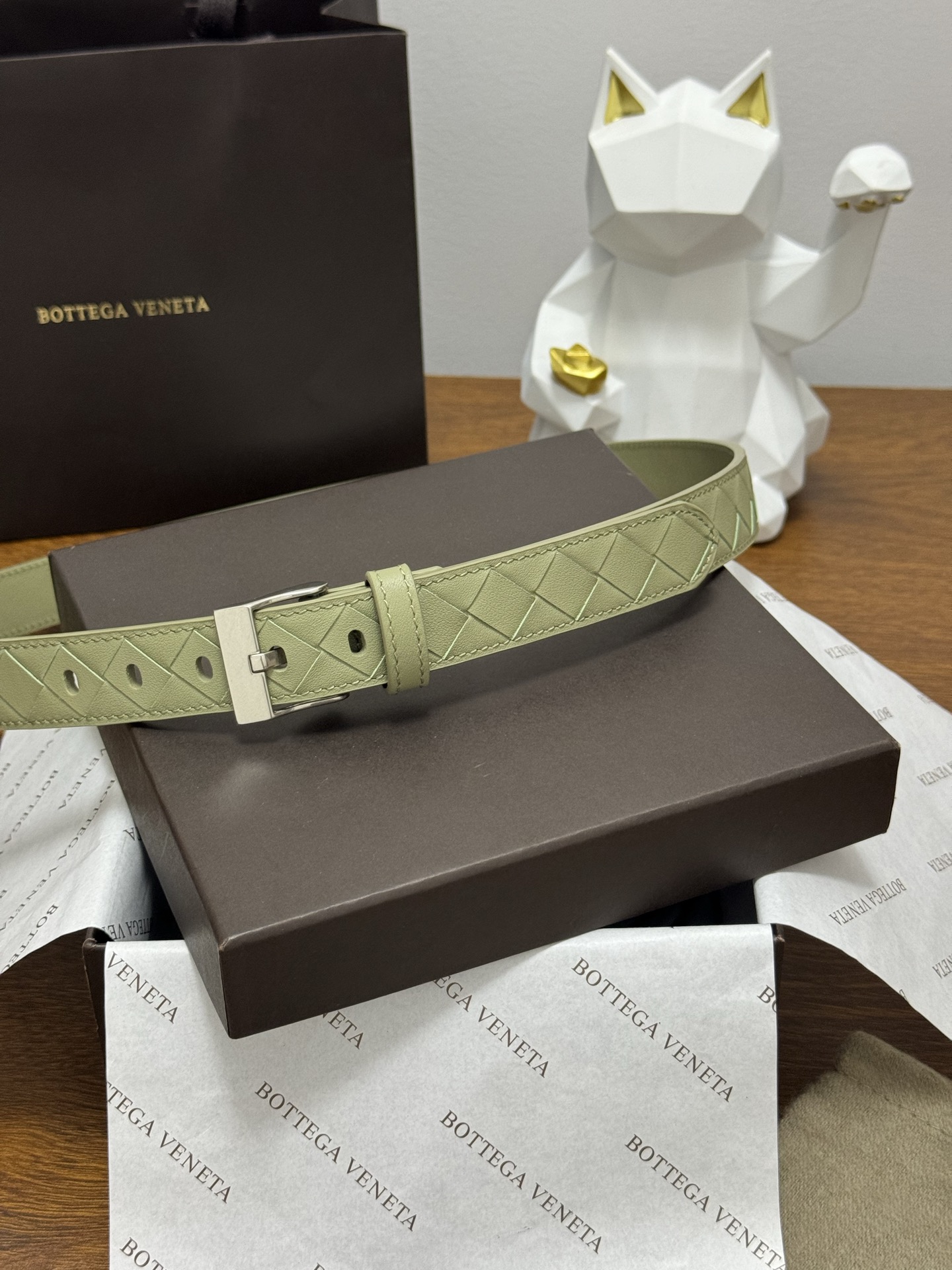 BOTTEGA VENETA 2.5cm 颜色：青柠绿Watch编织腰带手工编织新款牛皮经典之作每个细节