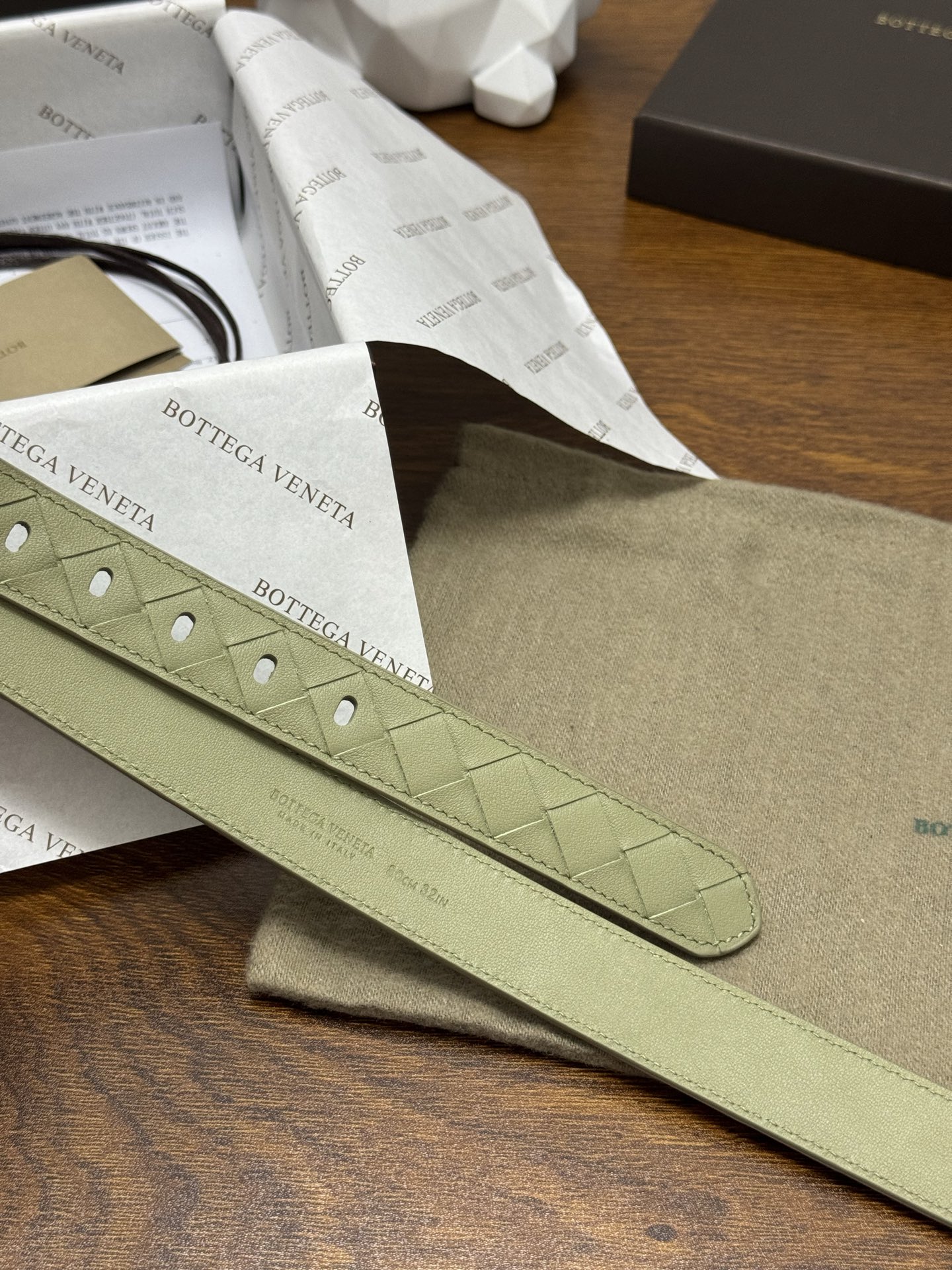 BOTTEGA VENETA 2.5cm 颜色：青柠绿Watch编织腰带手工编织新款牛皮经典之作每个细节