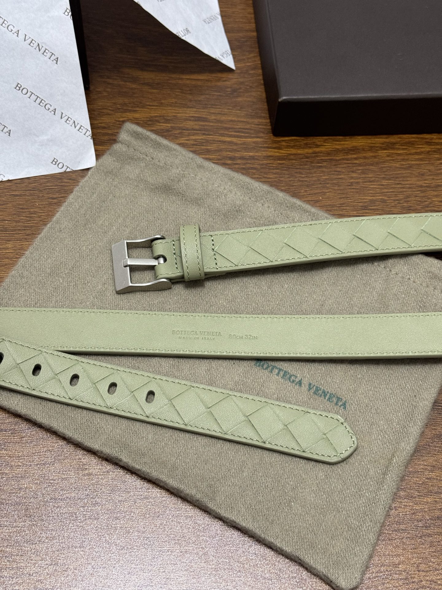 BOTTEGA VENETA 2.5cm 颜色：青柠绿Watch编织腰带手工编织新款牛皮经典之作每个细节