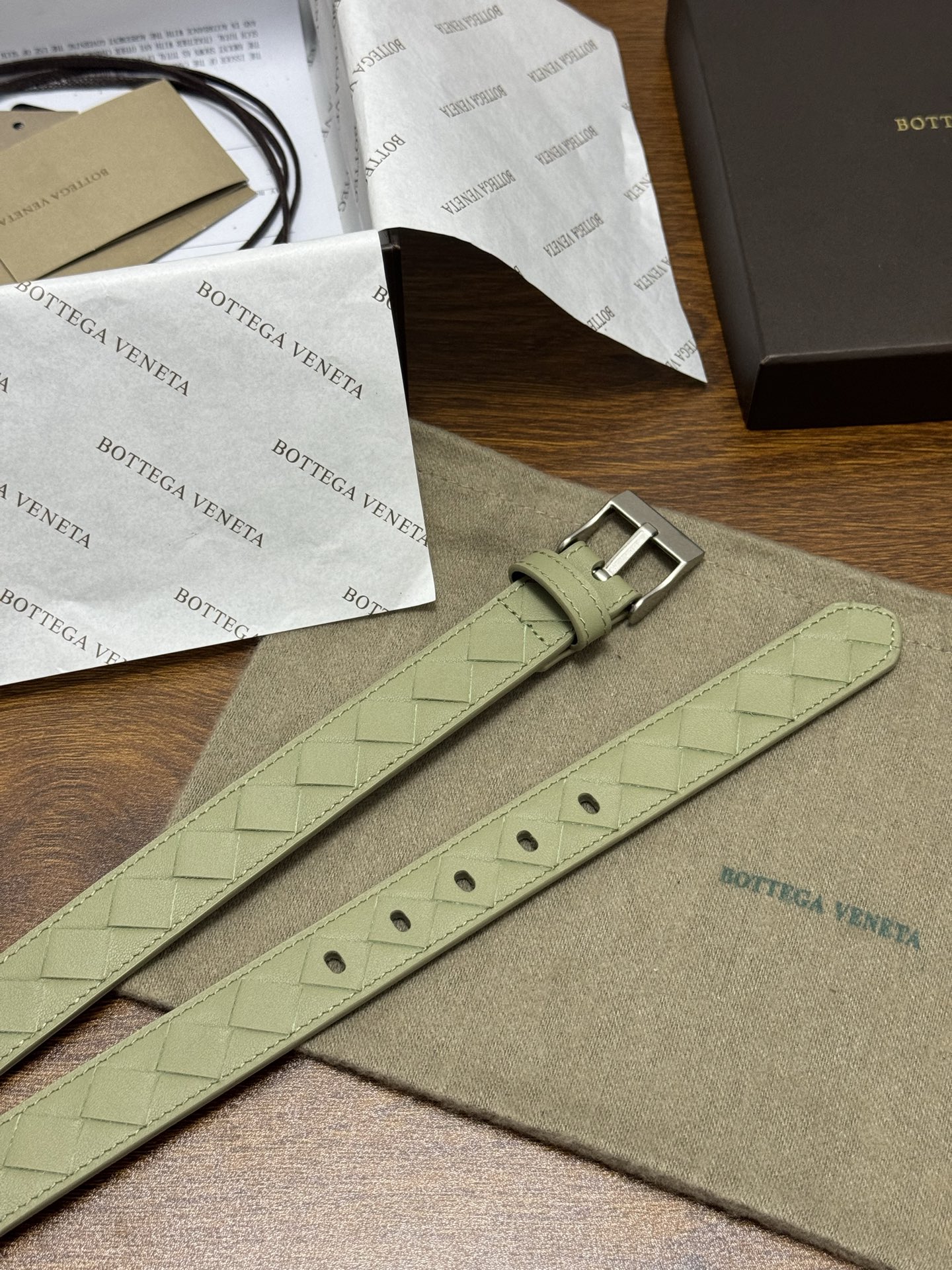 BOTTEGA VENETA 2.5cm 颜色：青柠绿Watch编织腰带手工编织新款牛皮经典之作每个细节