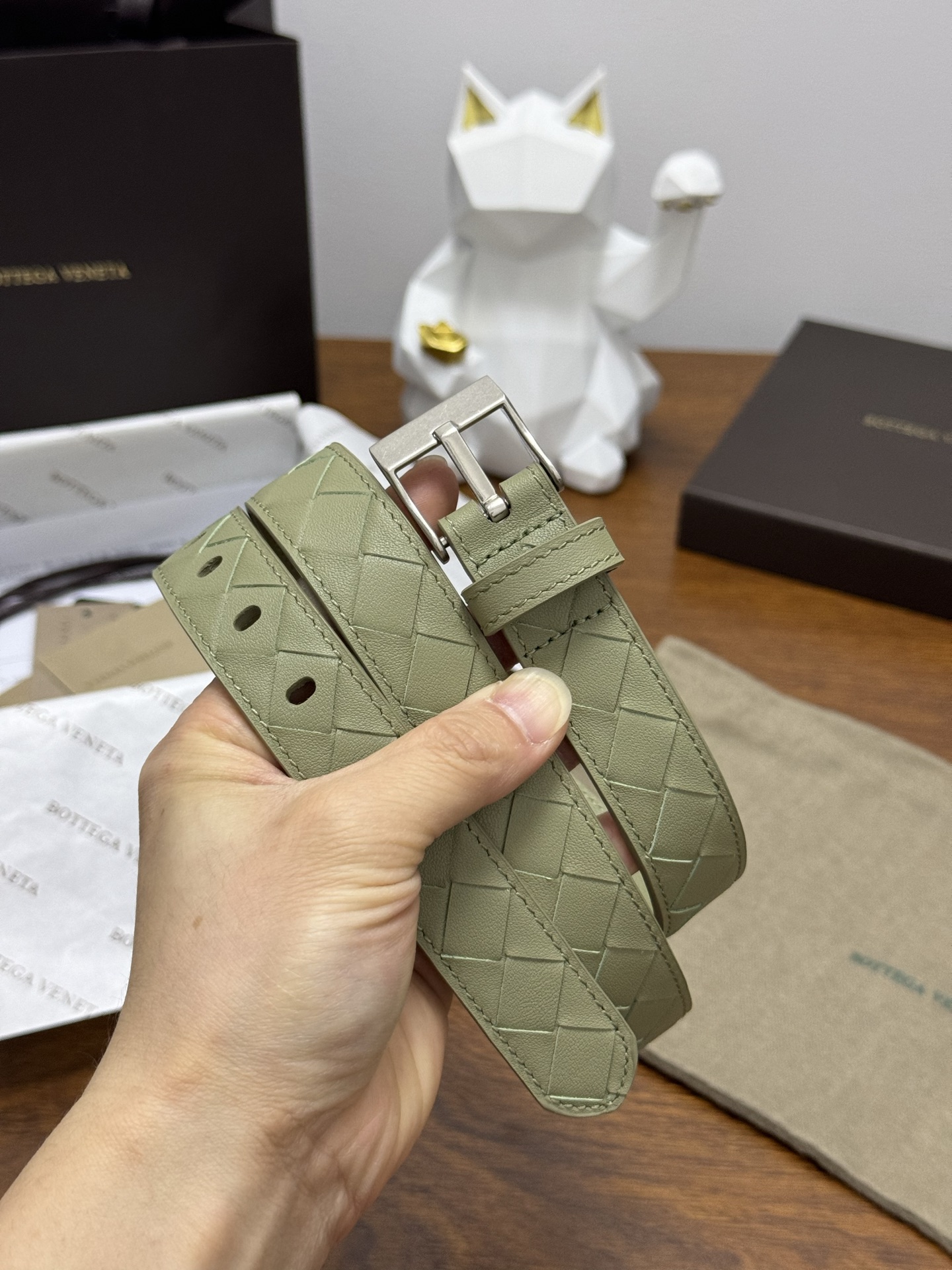 BOTTEGA VENETA 2.5cm 颜色：青柠绿Watch编织腰带手工编织新款牛皮经典之作每个细节