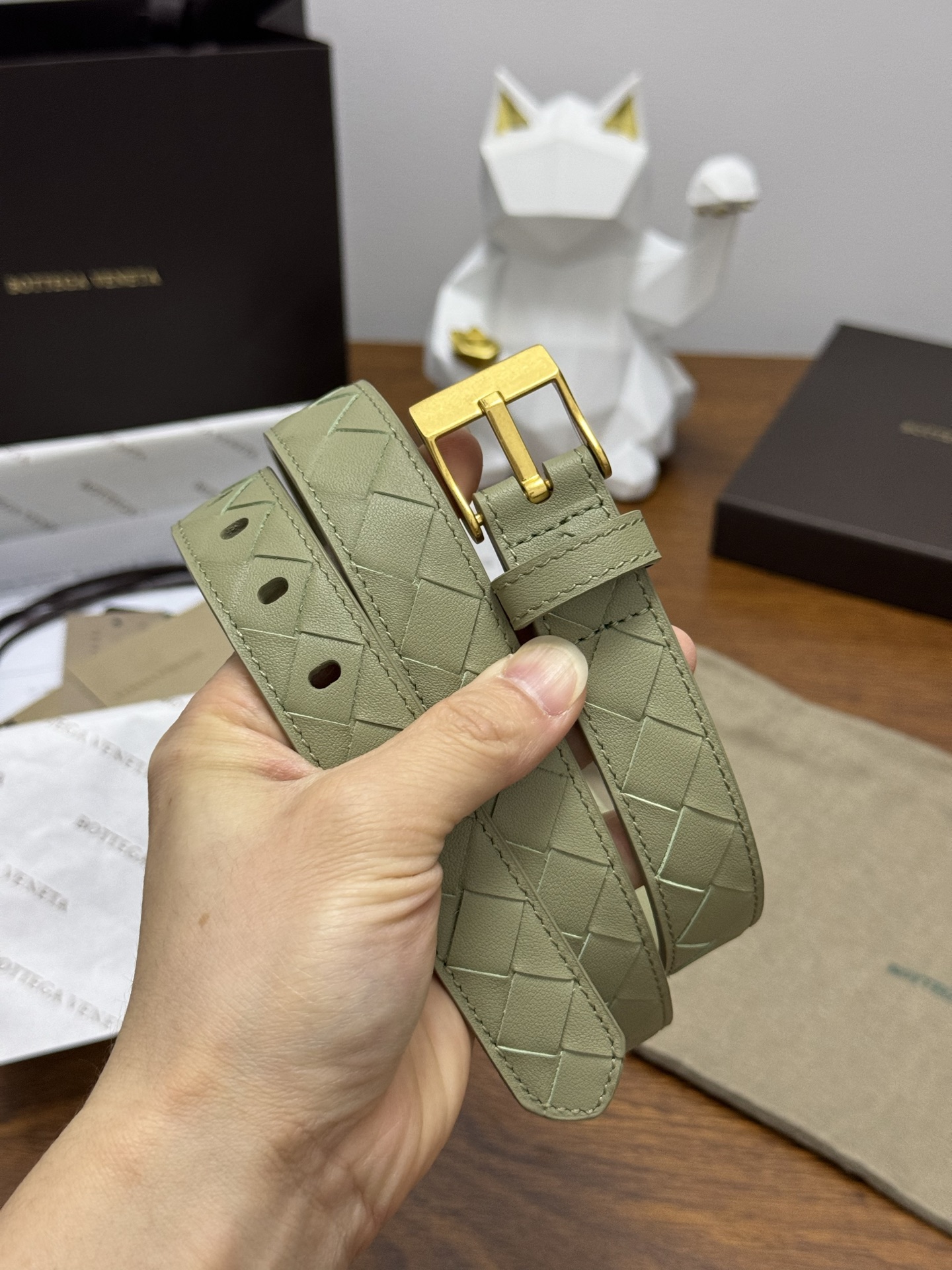 BOTTEGA VENETA 2.5cm 颜色：青柠绿Watch编织腰带手工编织新款牛皮经典之作每个细节